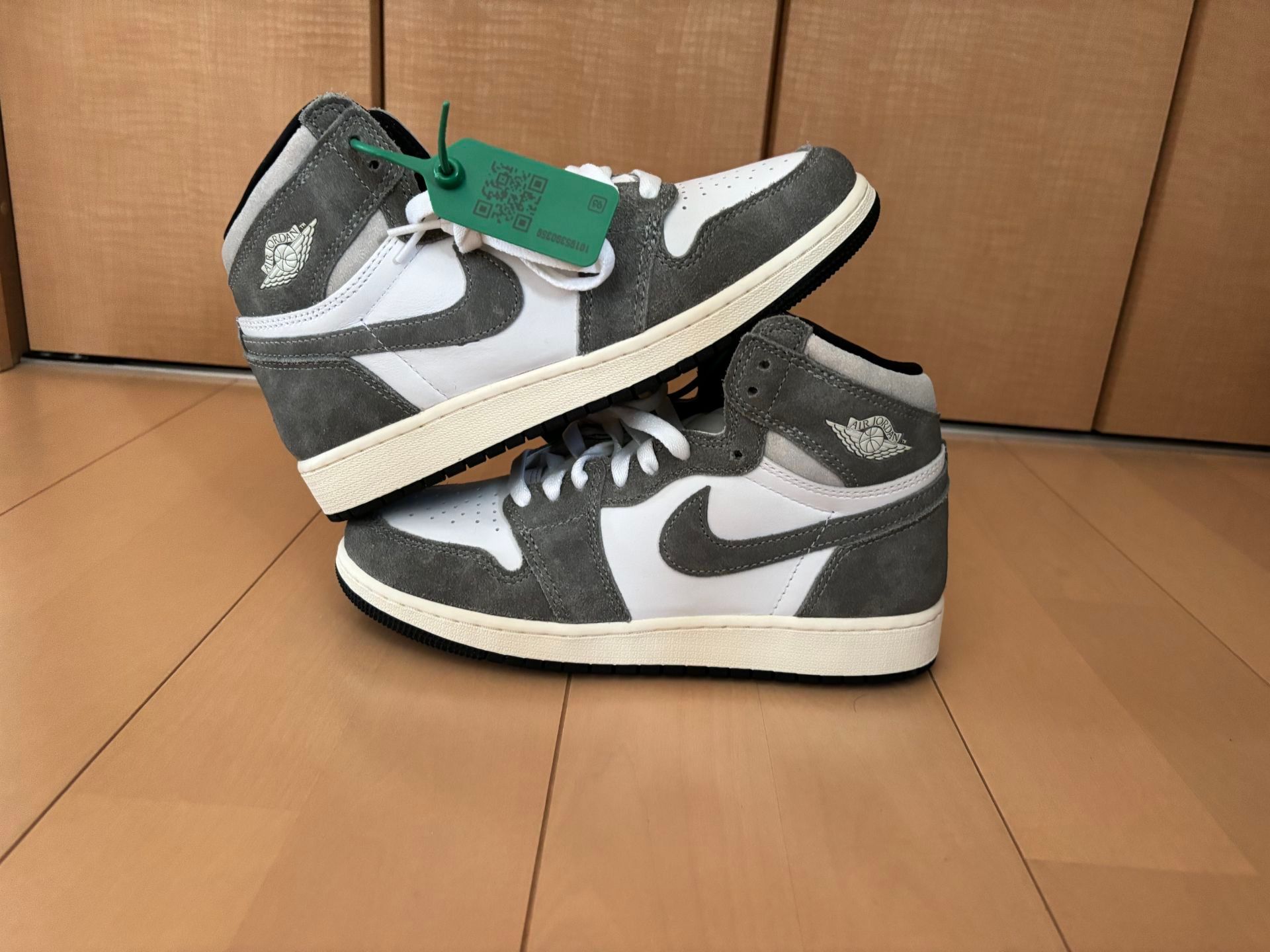 Nike GS Air Jordan 1 Retro High OG "Black and Smoke Grey"