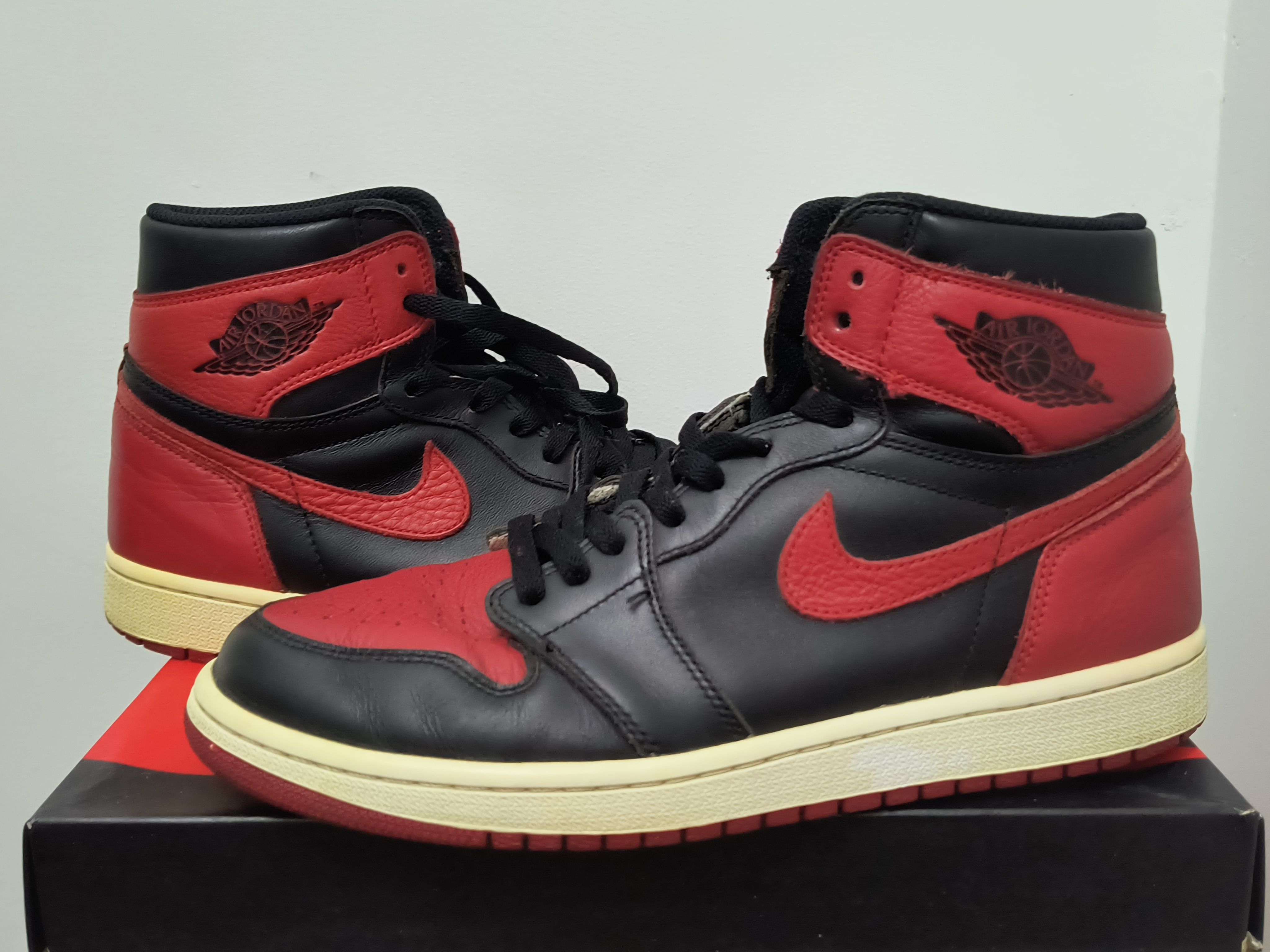 Nike Air Jordan 1 Retro High OG "Bred/Banned" (2016)