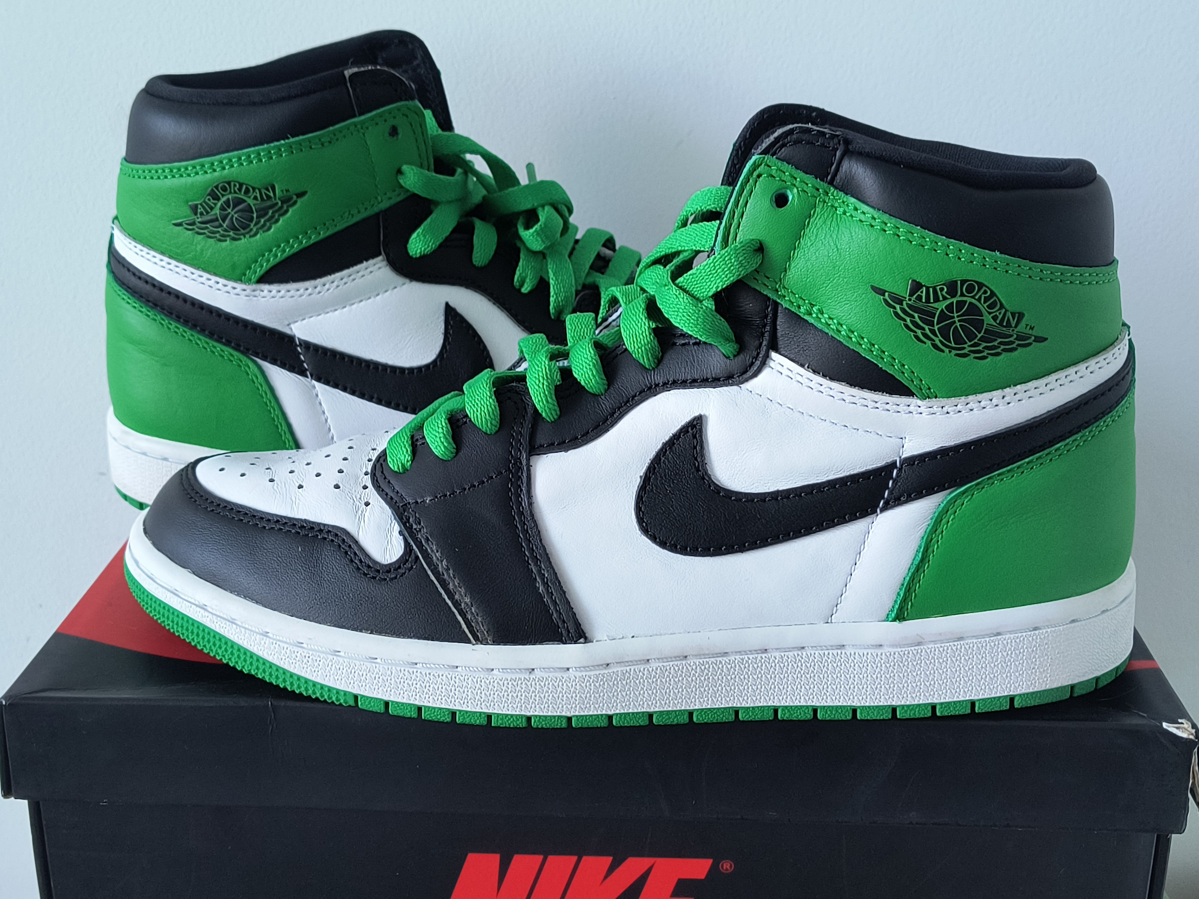 Nike Air Jordan 1 Retro High OG "Celtics/Black and Lucky Green" (2023)