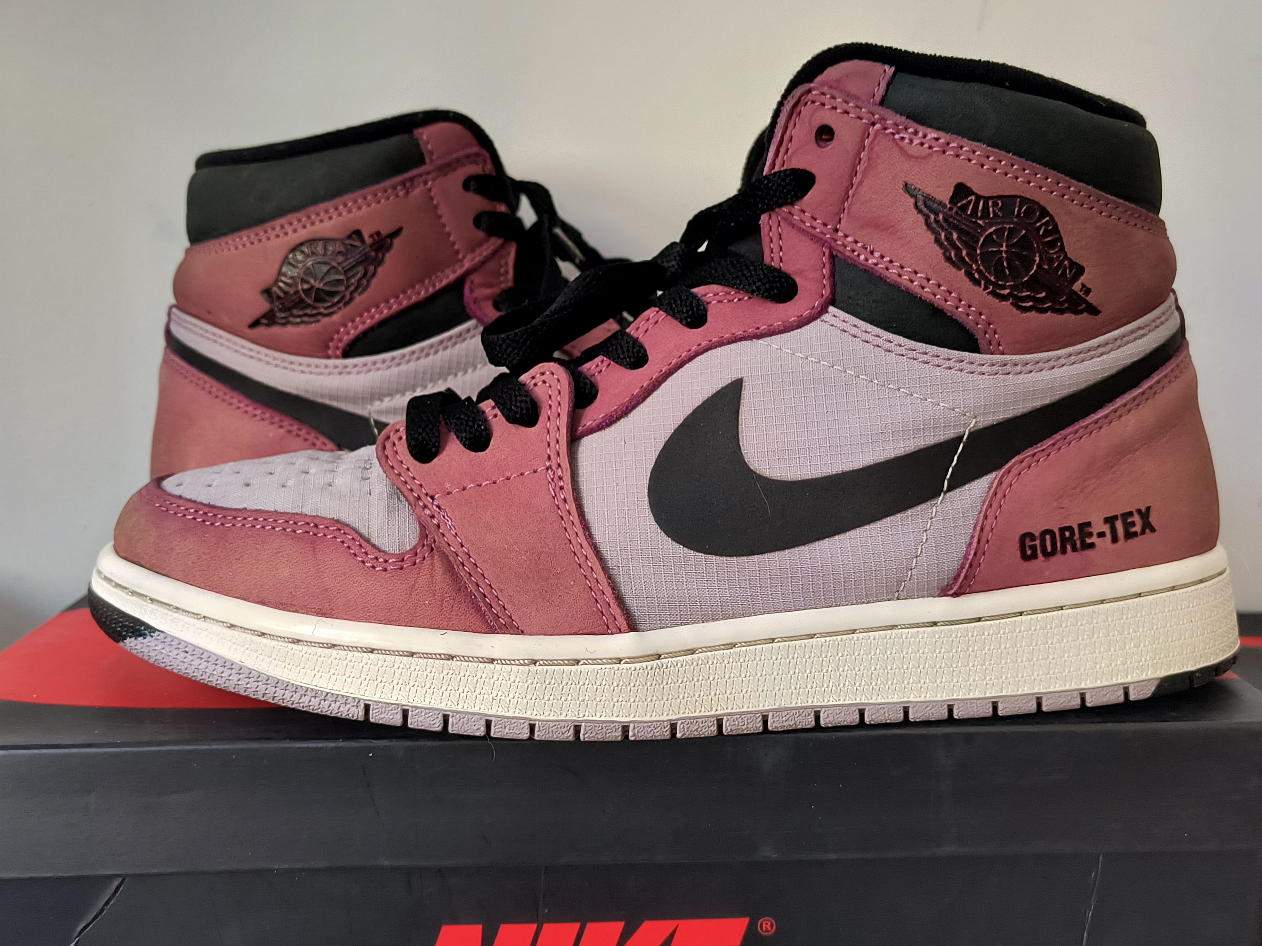 Nike Air Jordan 1 Element GORE-TEX "Berry"