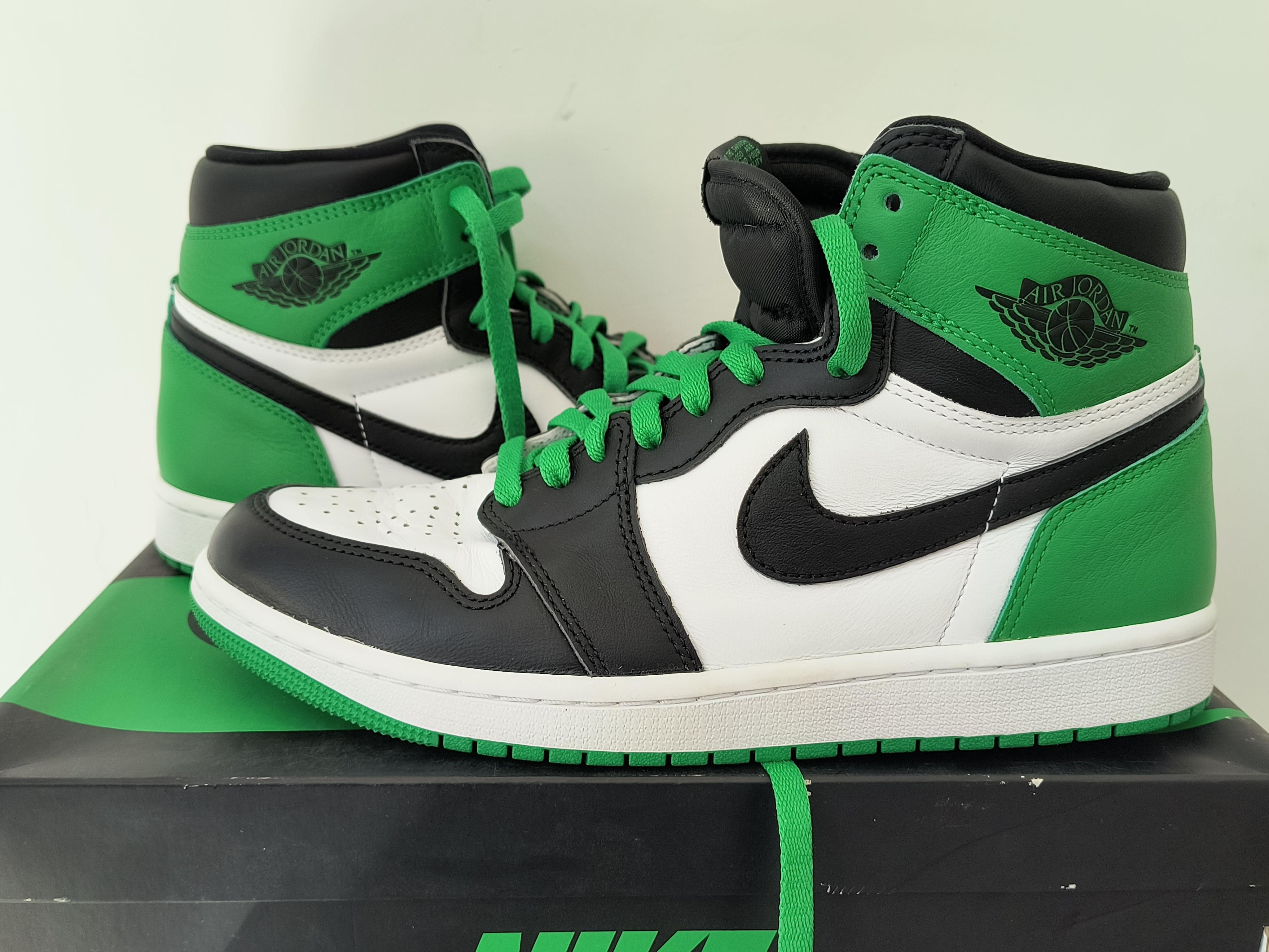 Nike Air Jordan 1 Retro High OG "Celtics/Black and Lucky Green" (2023)