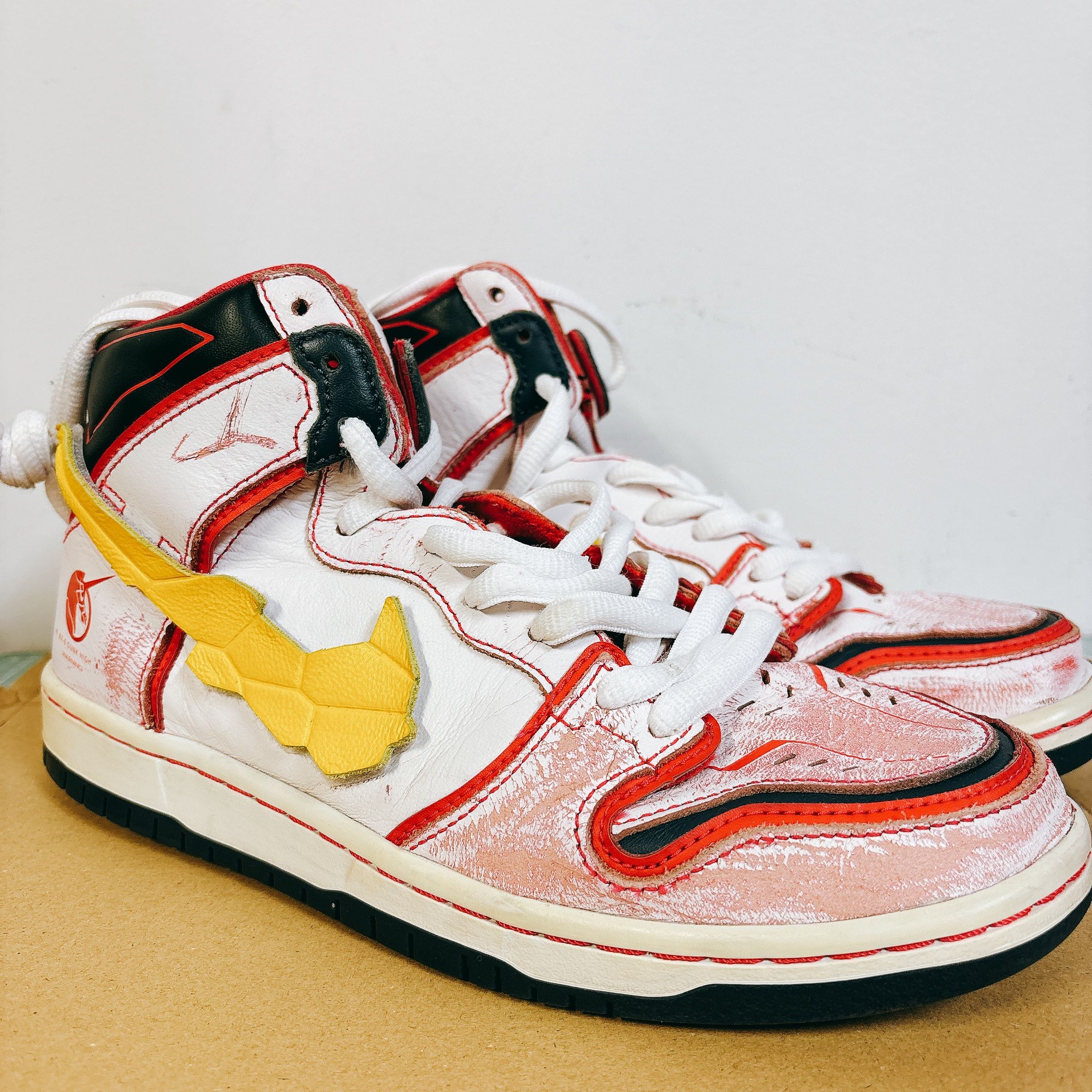 Gundam Unicorn × Nike SB Dunk High PRO QS "UNICORN"