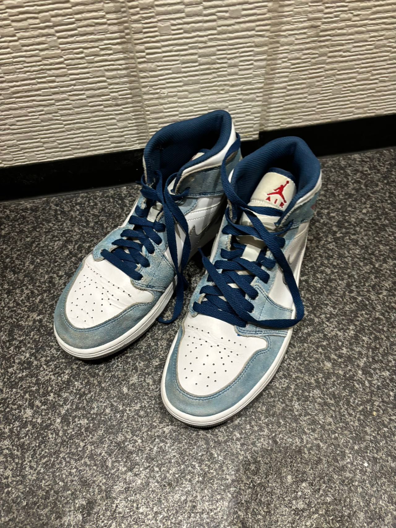 Nike Air Jordan 1 Mid SE "White/Hyper Royal/Red"