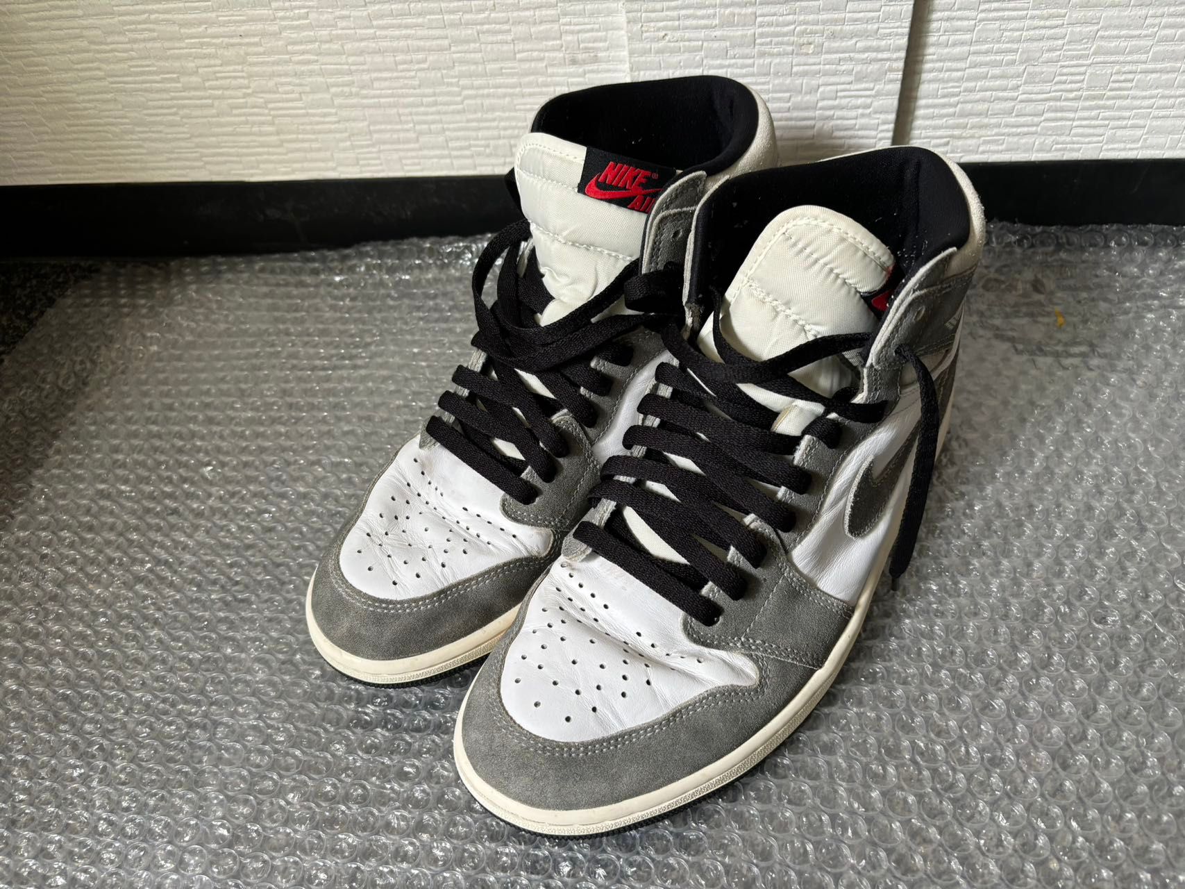 Nike Air Jordan 1 Retro High OG "Black and Smoke Grey"