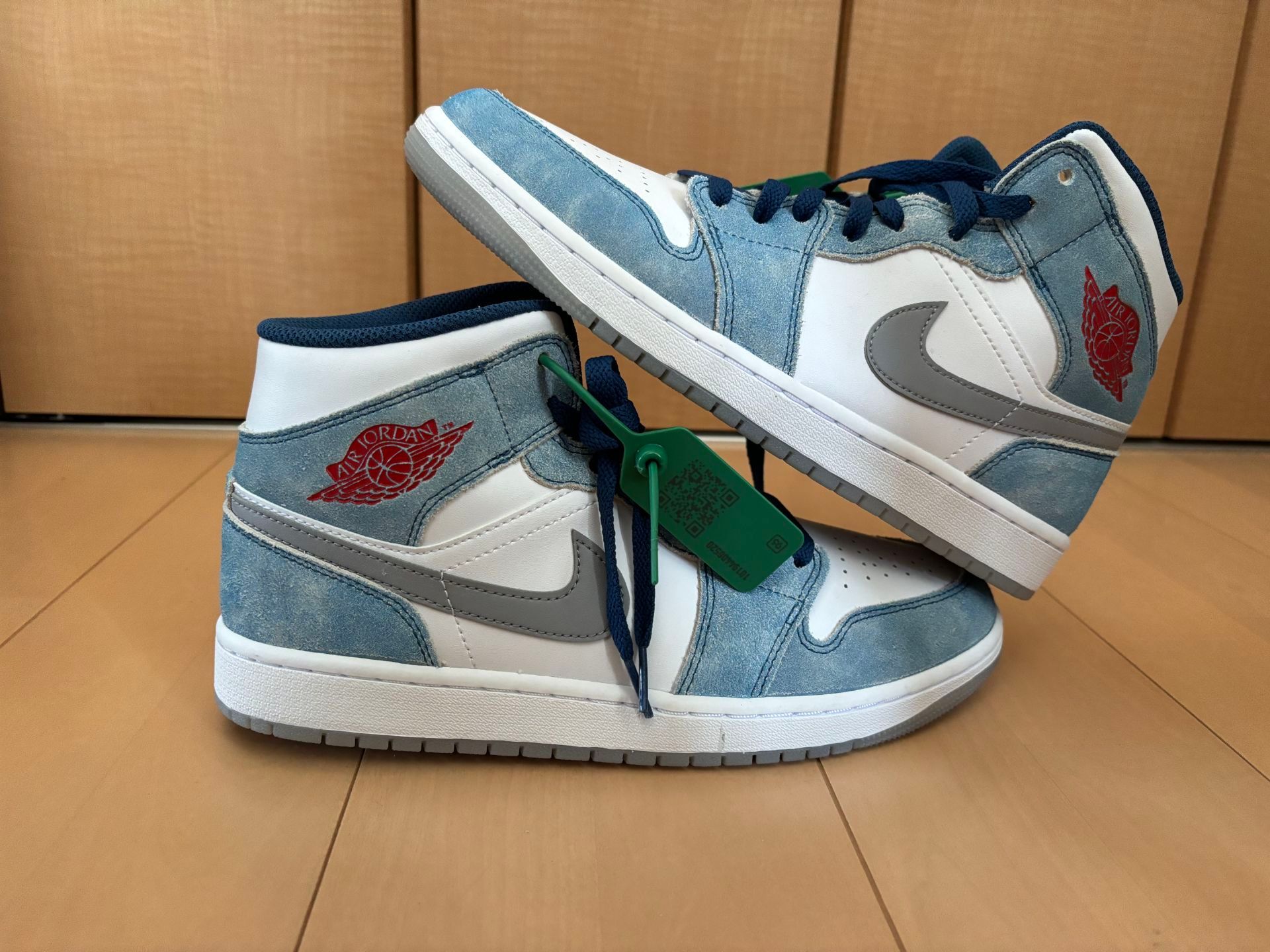 Nike Air Jordan 1 Mid SE "White/Hyper Royal/Red"
