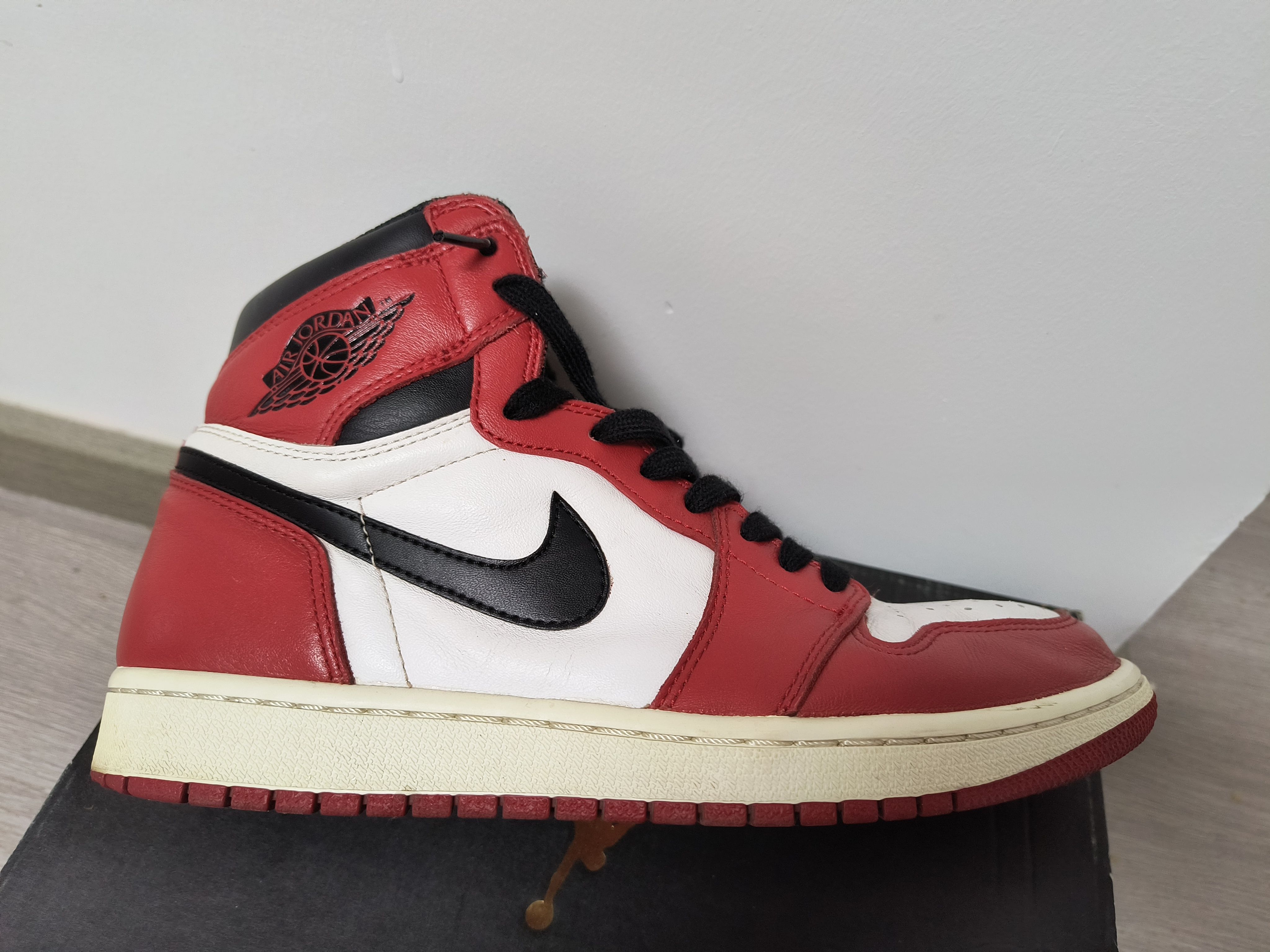 Nike Air Jordan 1 Retro High "Chicago" (2015)