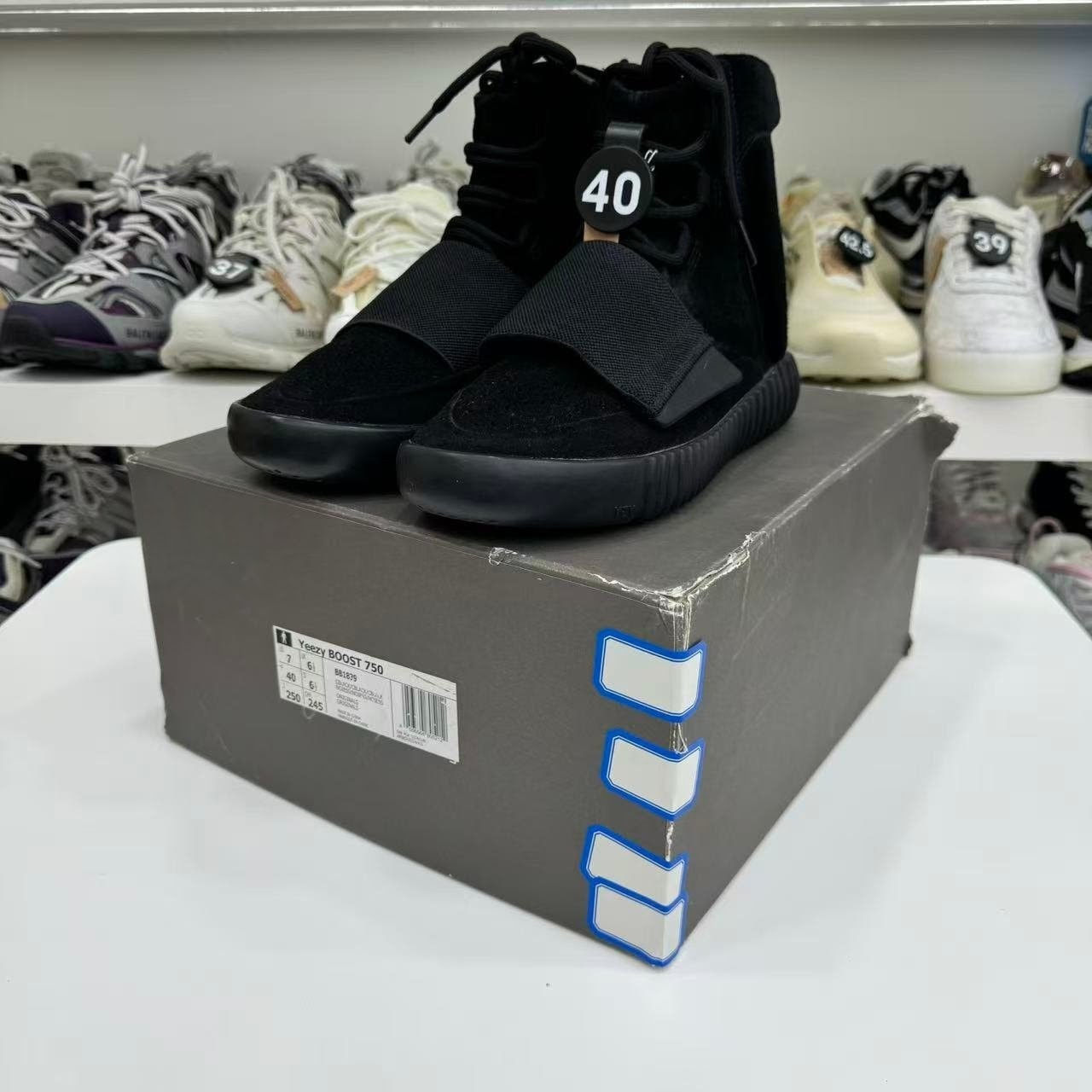 イージーブースト 700 V2(YEEZY BOOST 700 V2)/イージー 人気の