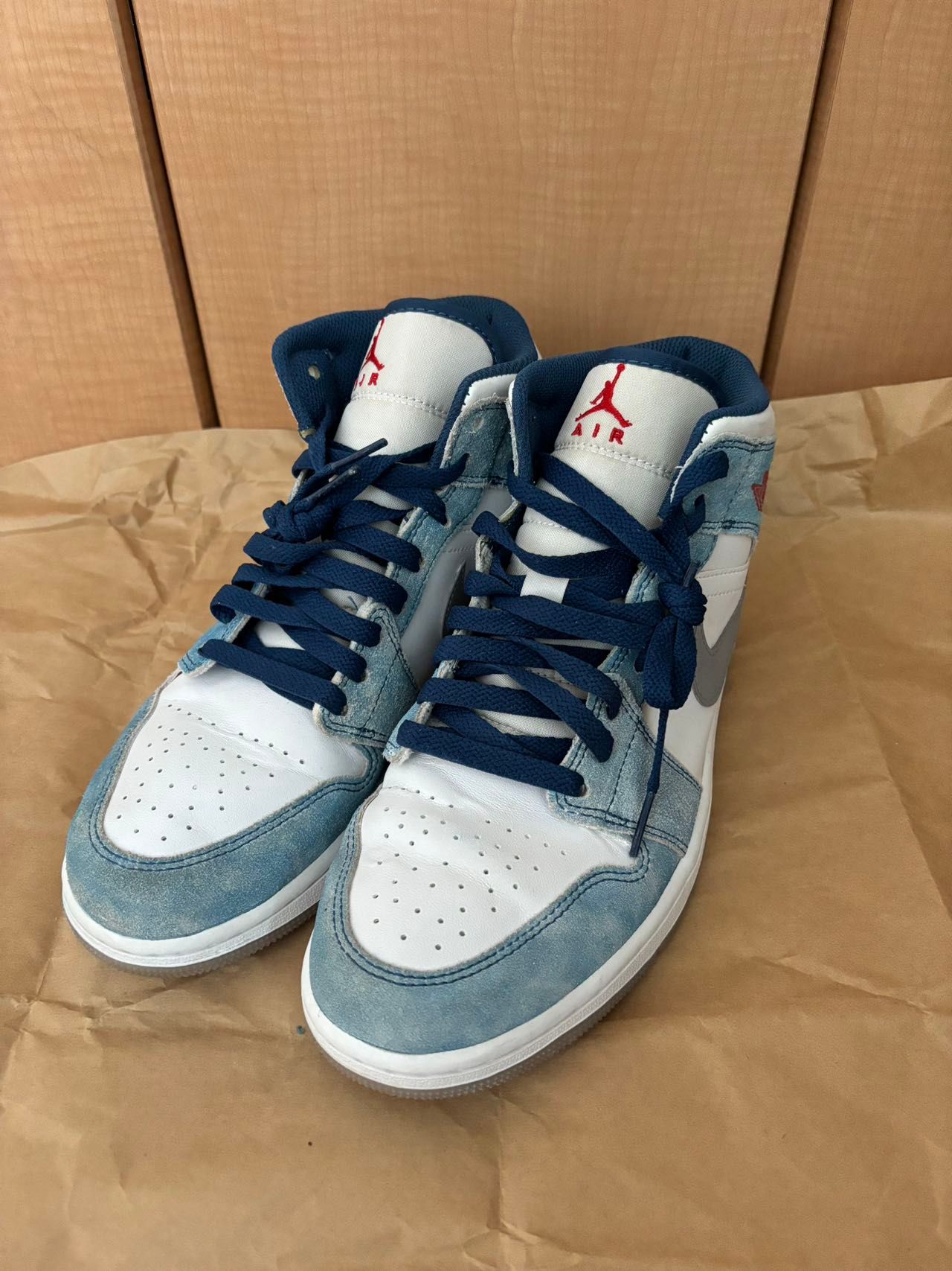 Nike Air Jordan 1 Mid SE "White/Hyper Royal/Red"