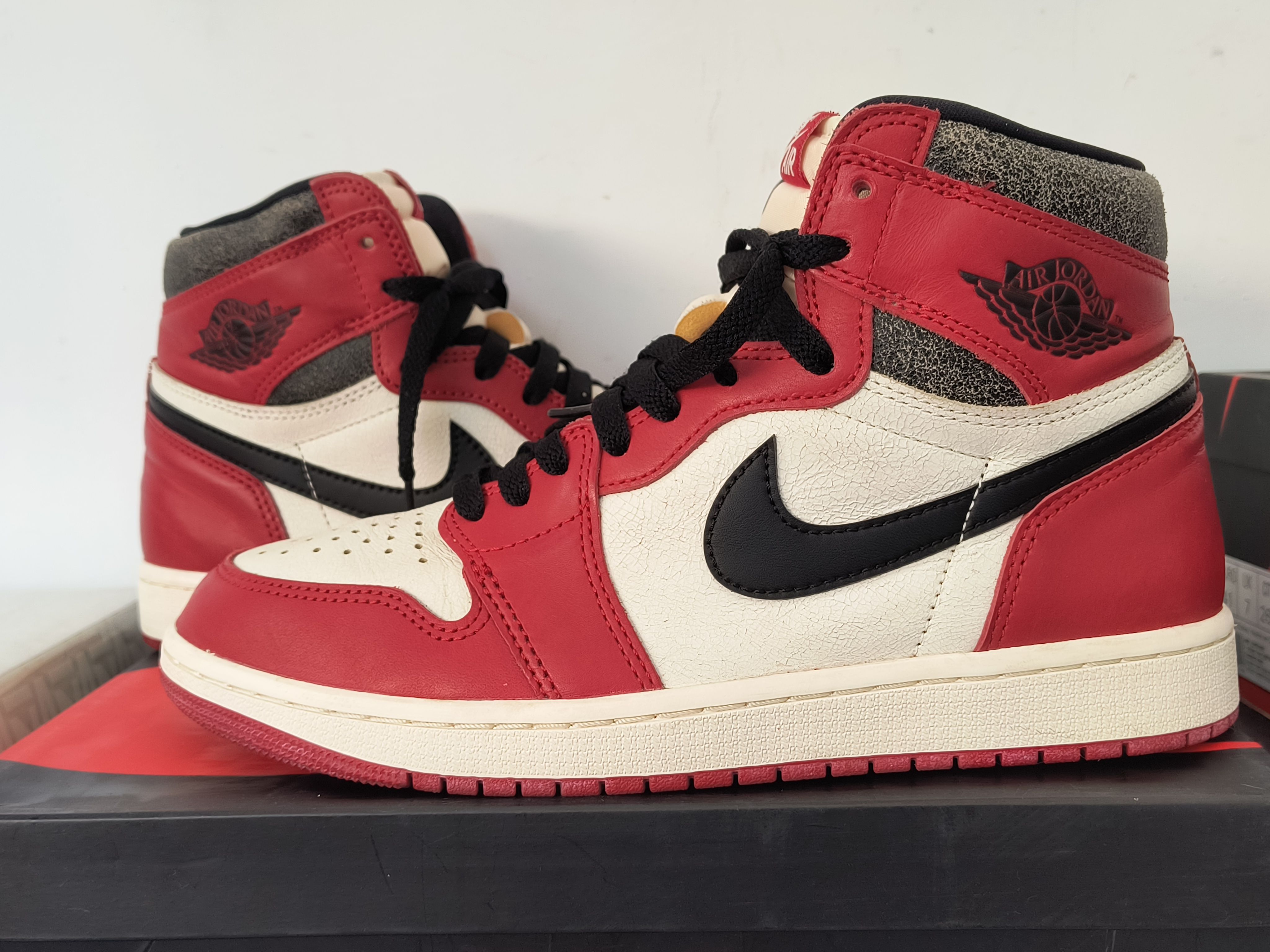 Nike Air Jordan 1 High OG "Lost & Found/Chicago"