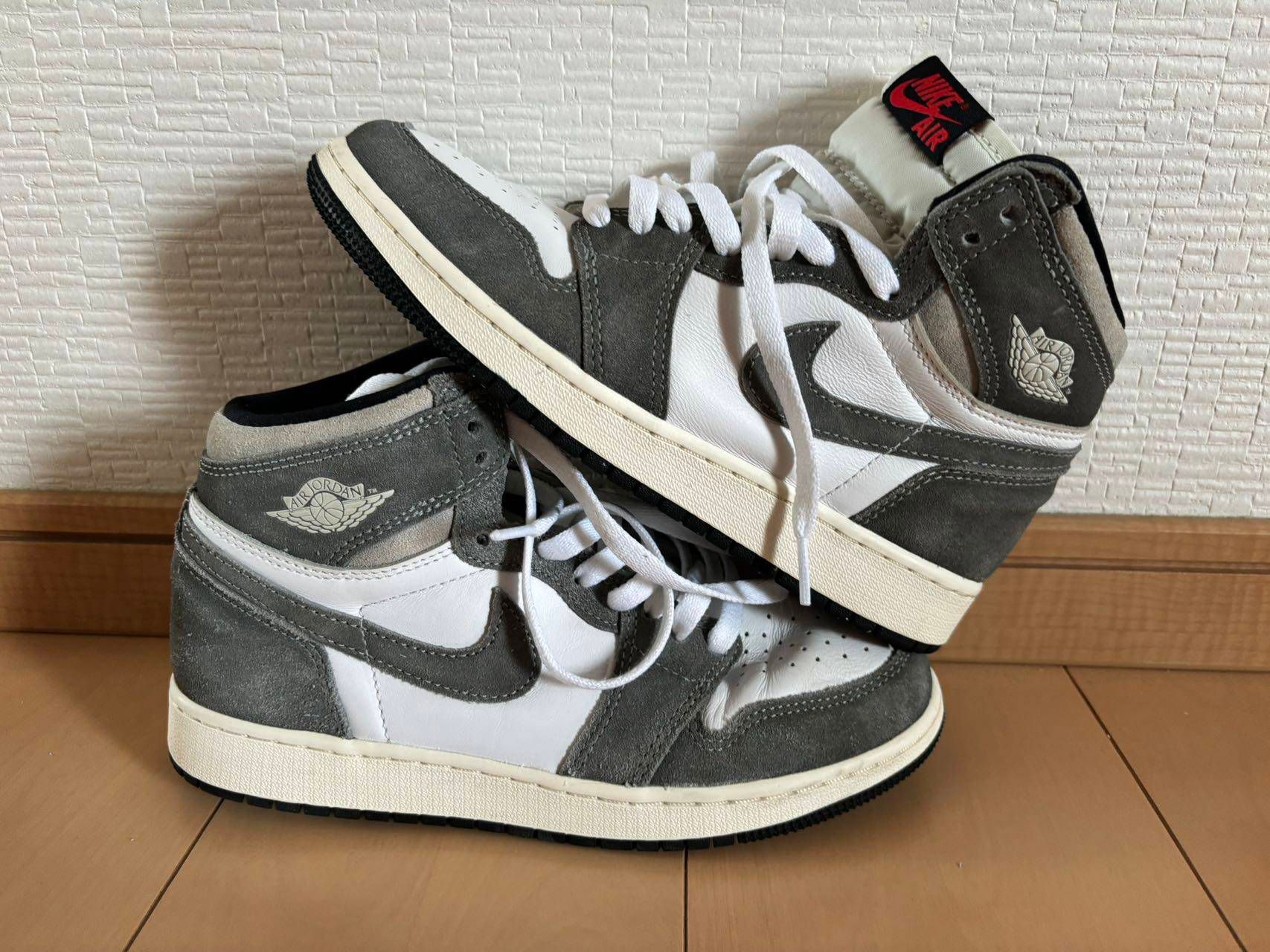 Nike GS Air Jordan 1 Retro High OG "Black and Smoke Grey"