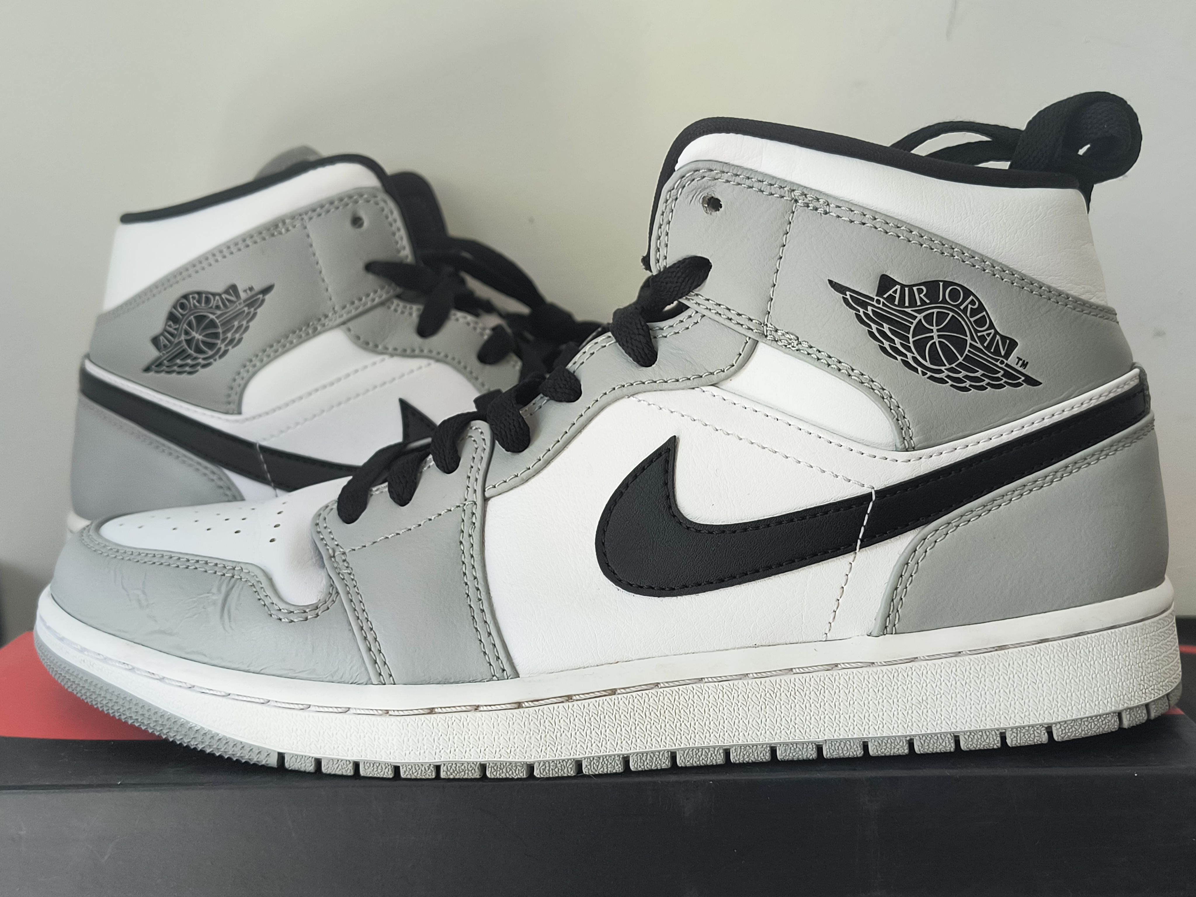 Nike Air Jordan 1 Mid "Light Smoke Grey/White/Black"