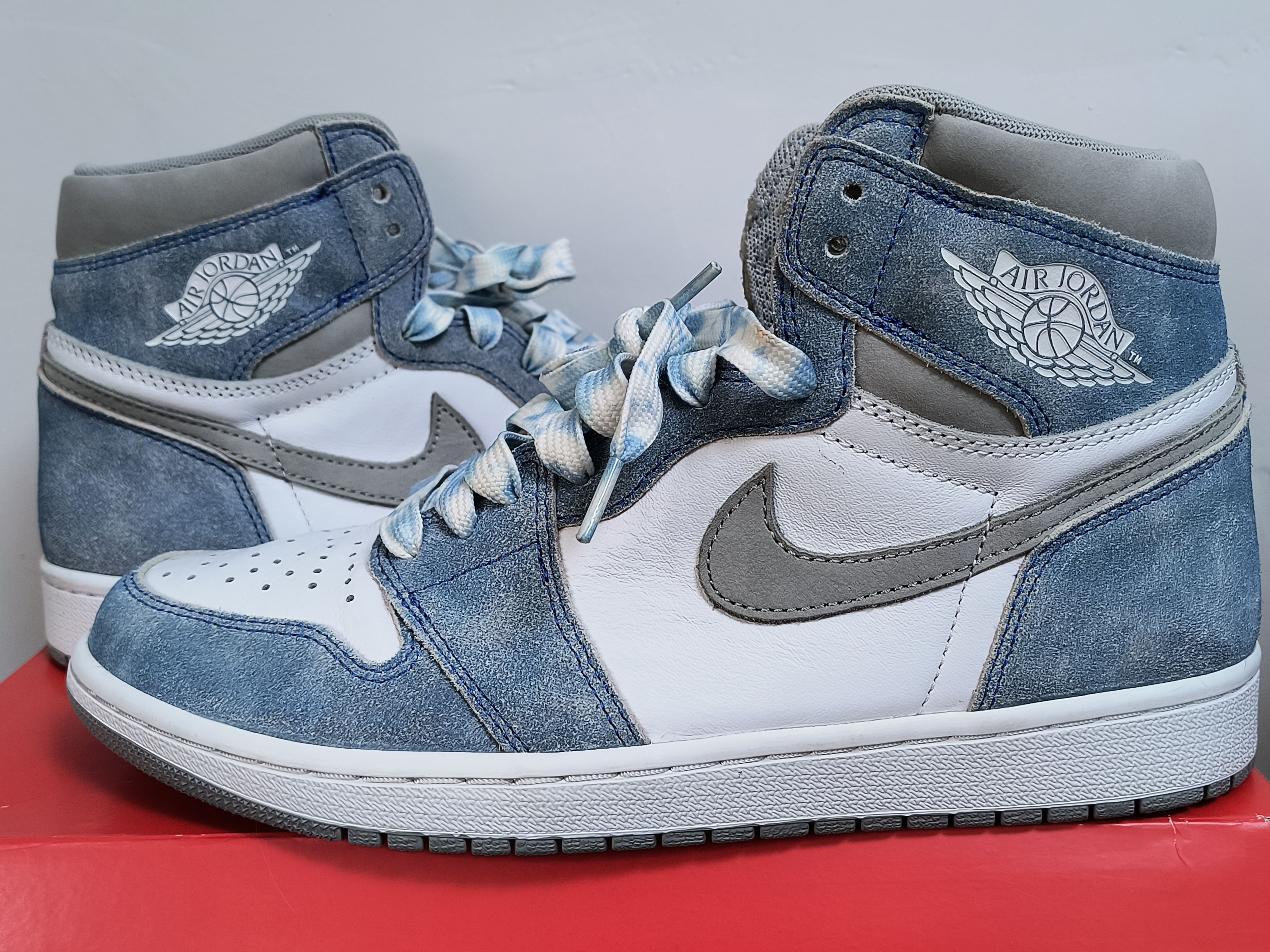 Nike Air Jordan 1 High OG "Hyper Royal"