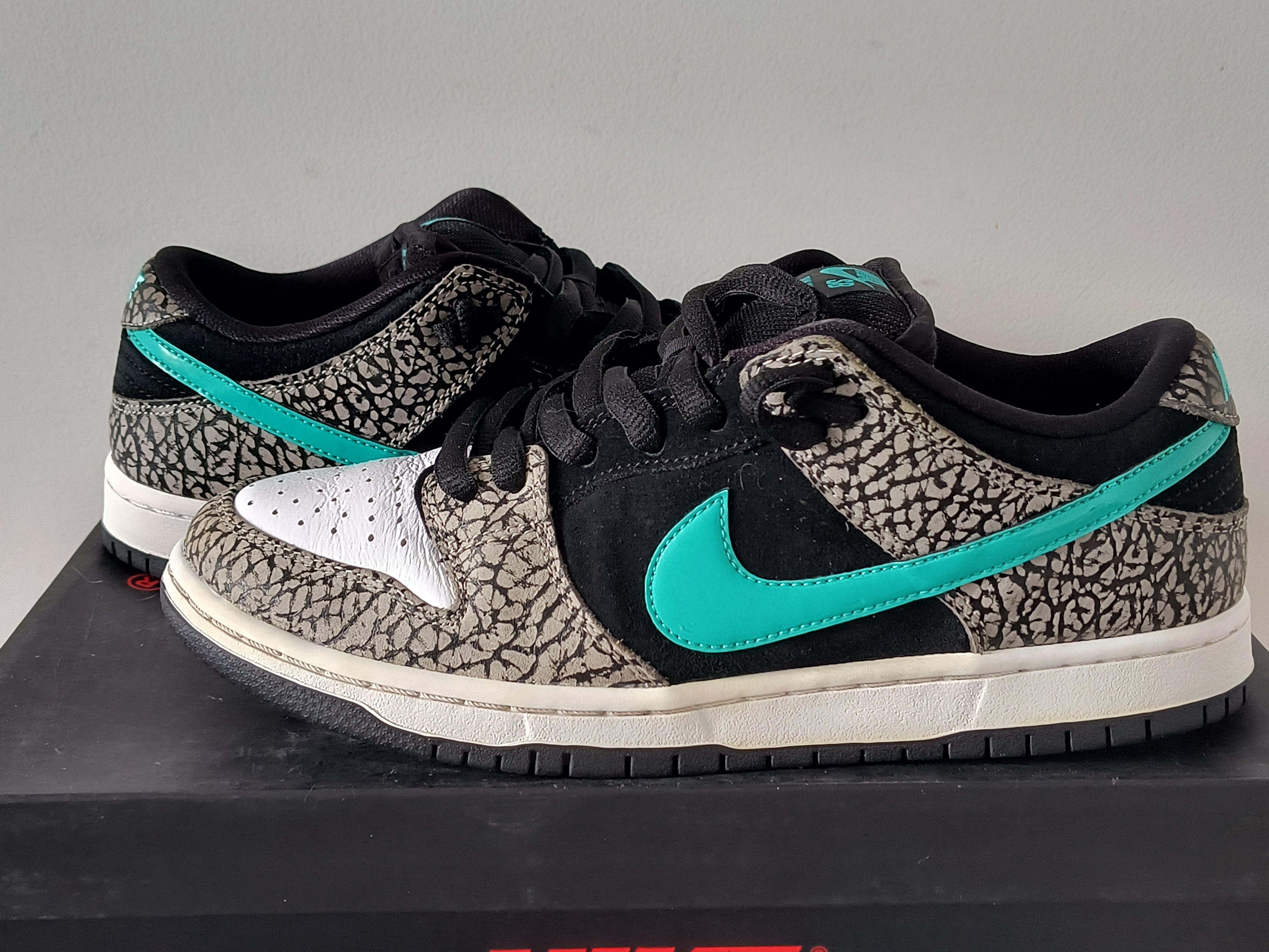 Nike SB Dunk Low "Elephant/Safari"