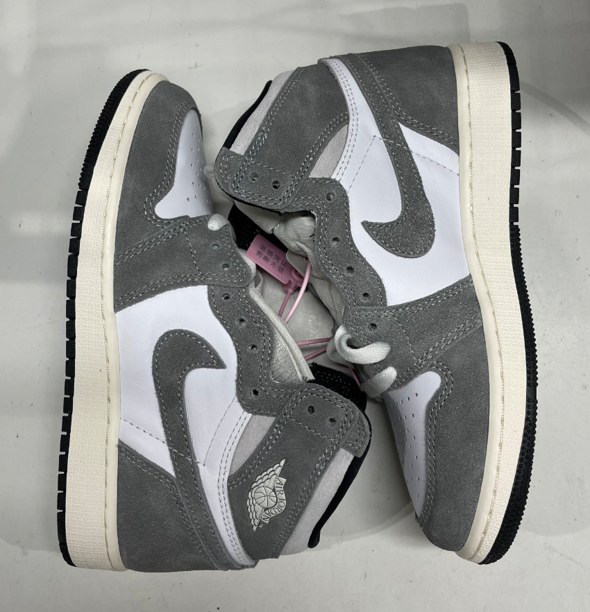 Nike GS Air Jordan 1 Retro High OG "Black and Smoke Grey"