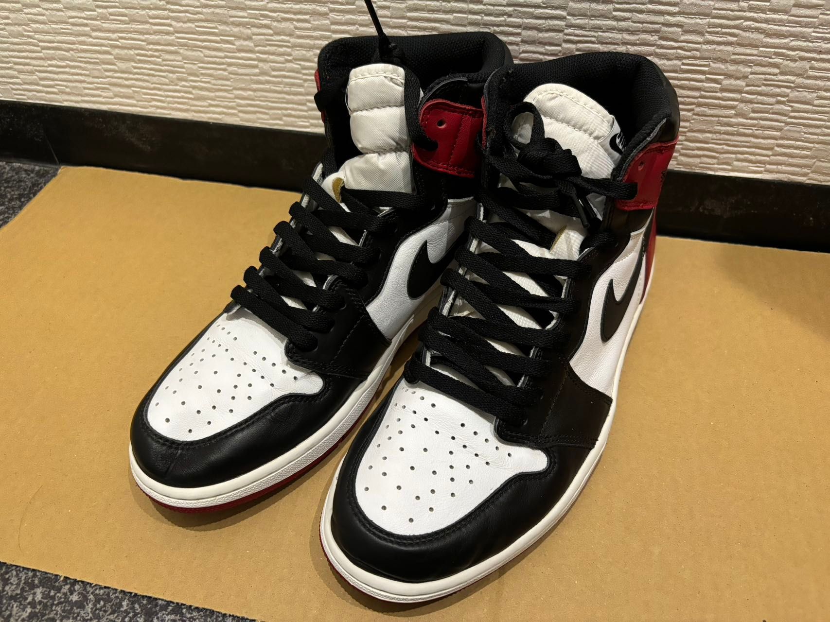 Nike Air Jordan 1 Retro High OG "Black Toe"(2016)