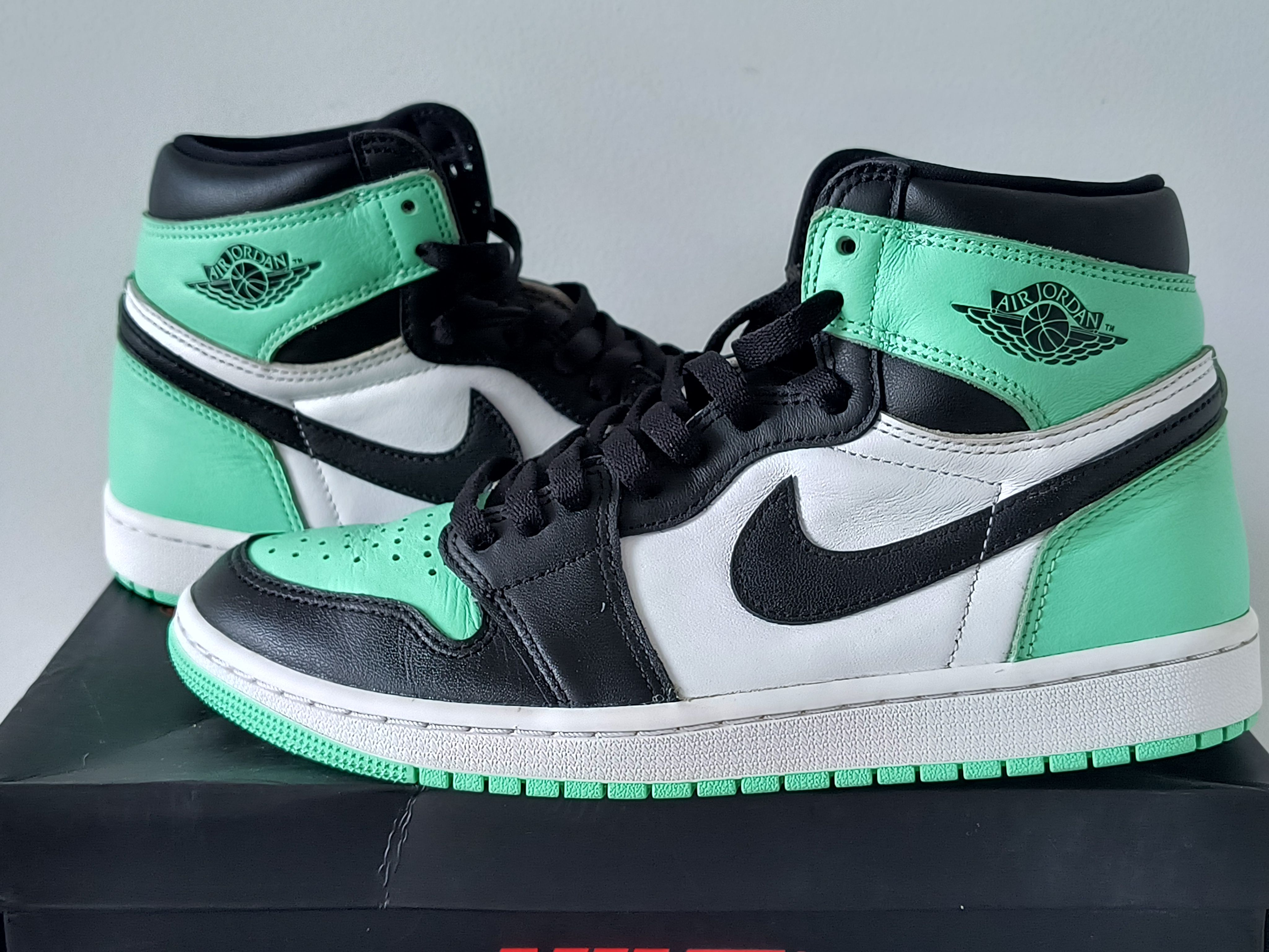 Nike Air Jordan 1 High OG "Green Glow"