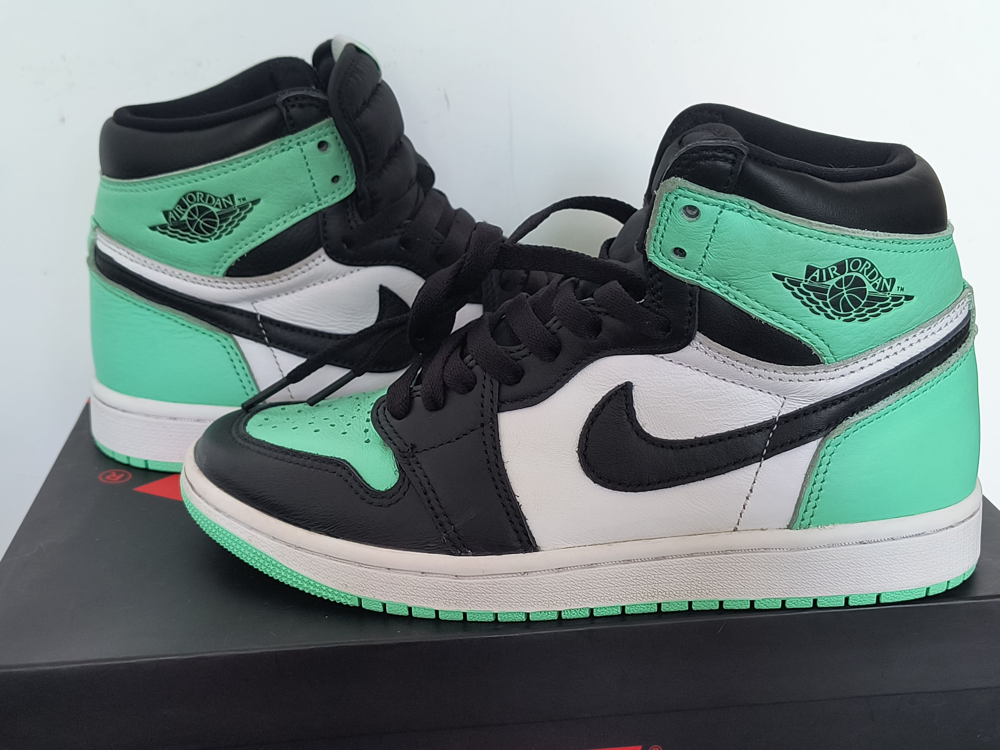 Nike Air Jordan 1 High OG "Green Glow"