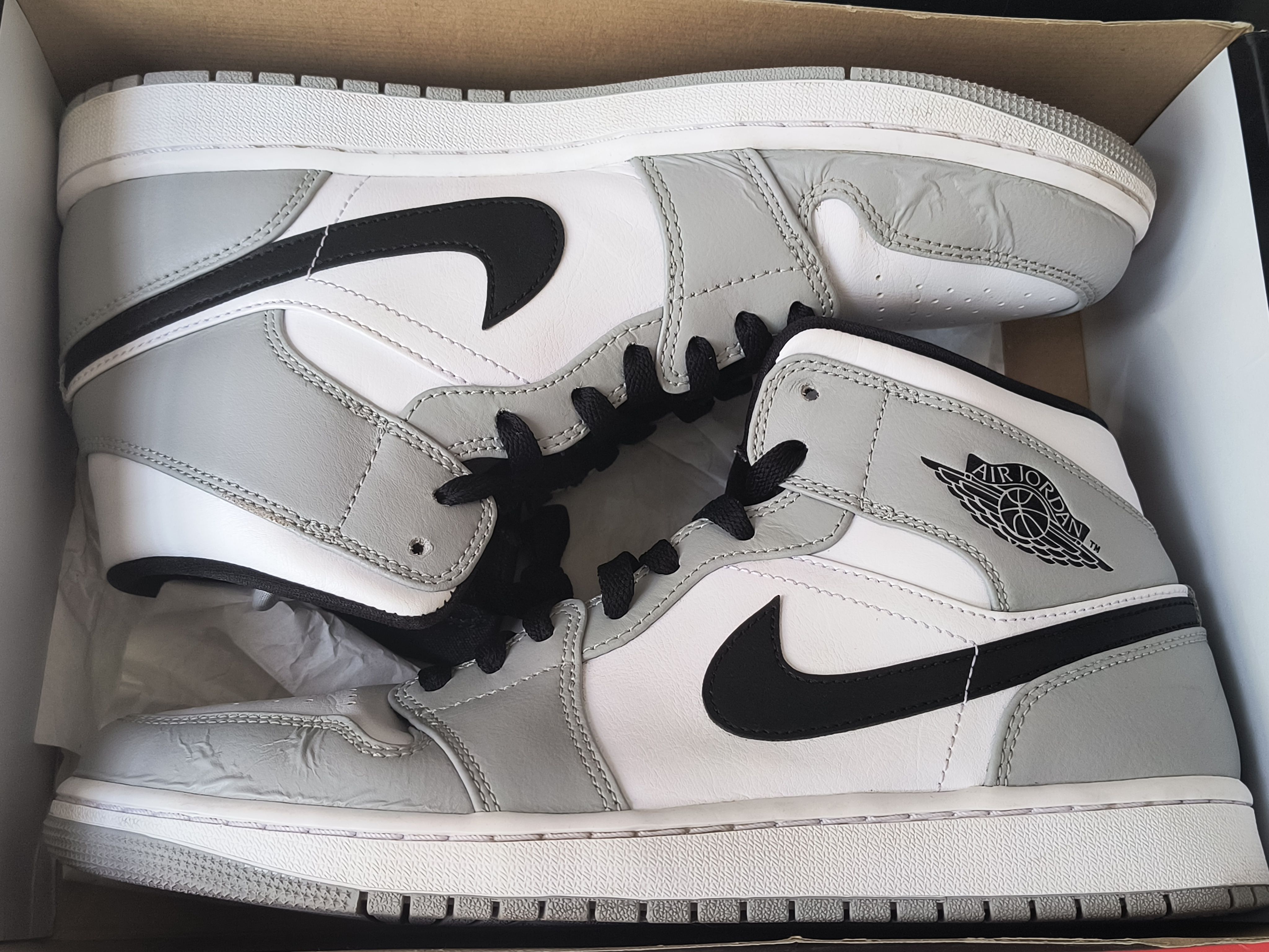 Nike Air Jordan 1 Mid "Light Smoke Grey/White/Black"