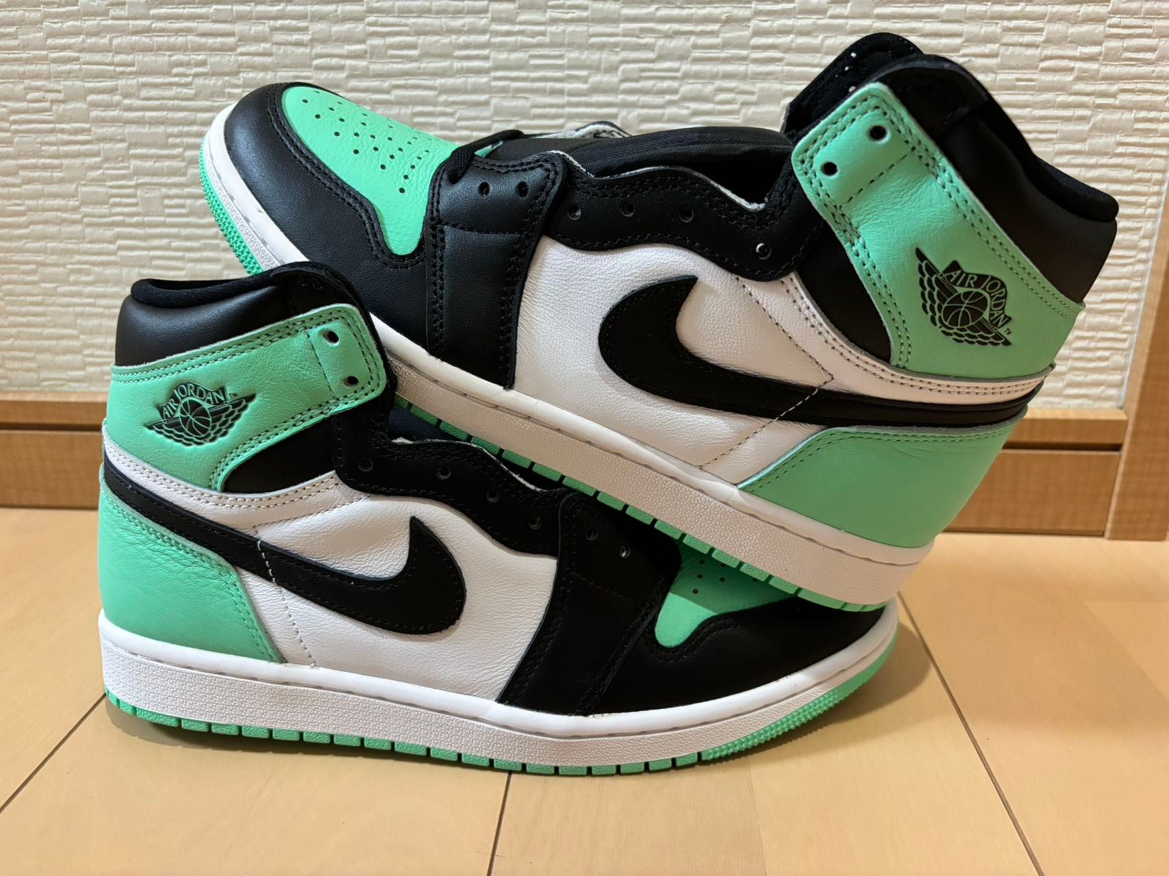 Nike Air Jordan 1 High OG "Green Glow"