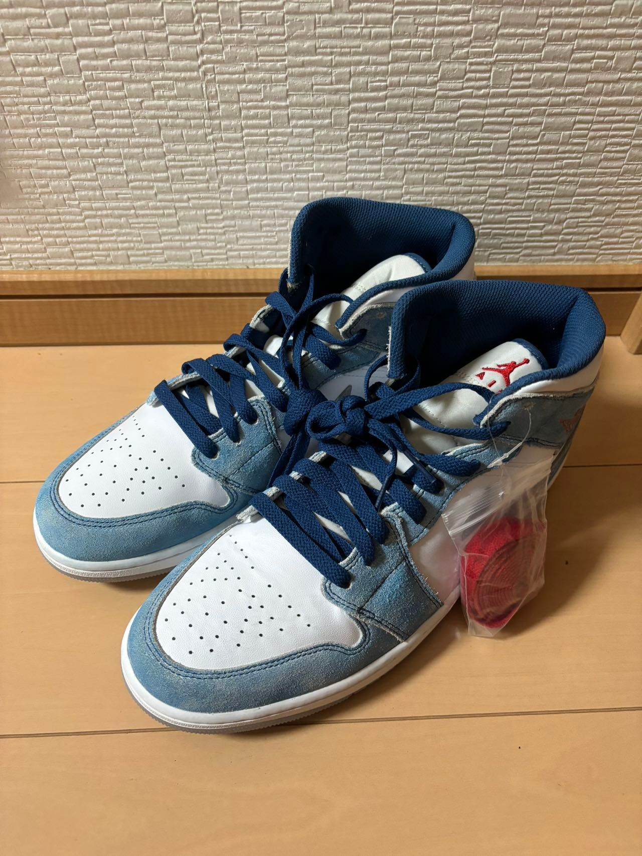 Nike Air Jordan 1 Mid SE "White/Hyper Royal/Red"