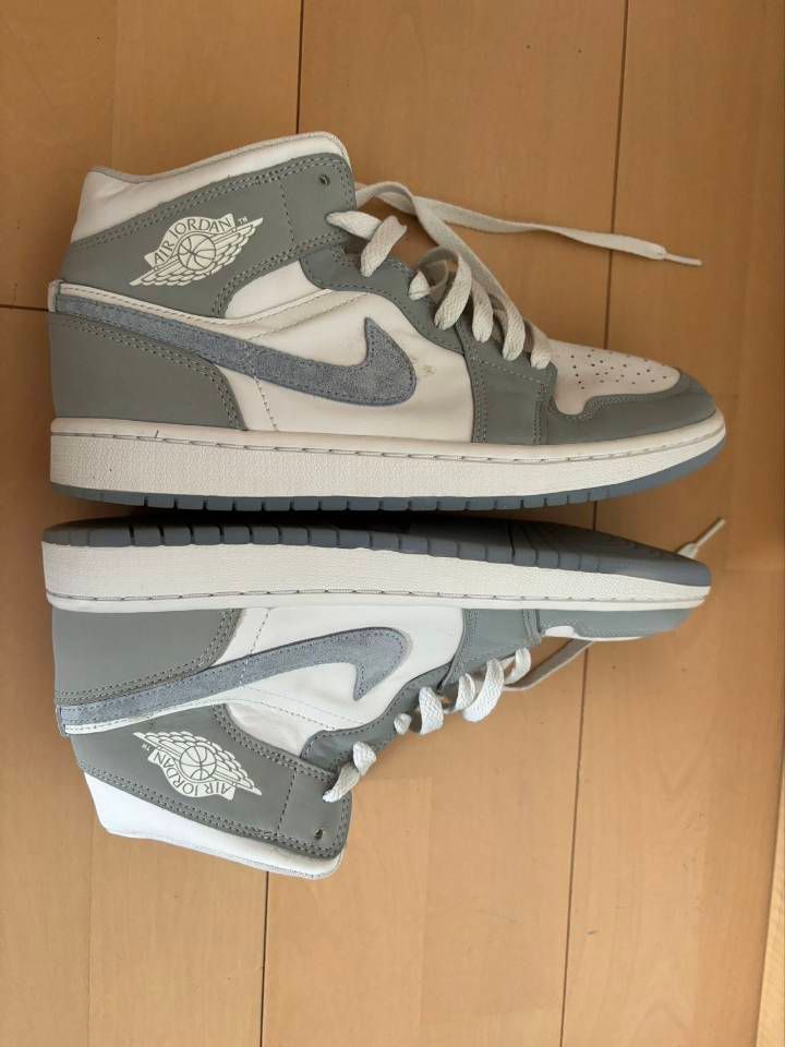 Nike Women's Air Jordan 1 Mid "Wolf Grey"