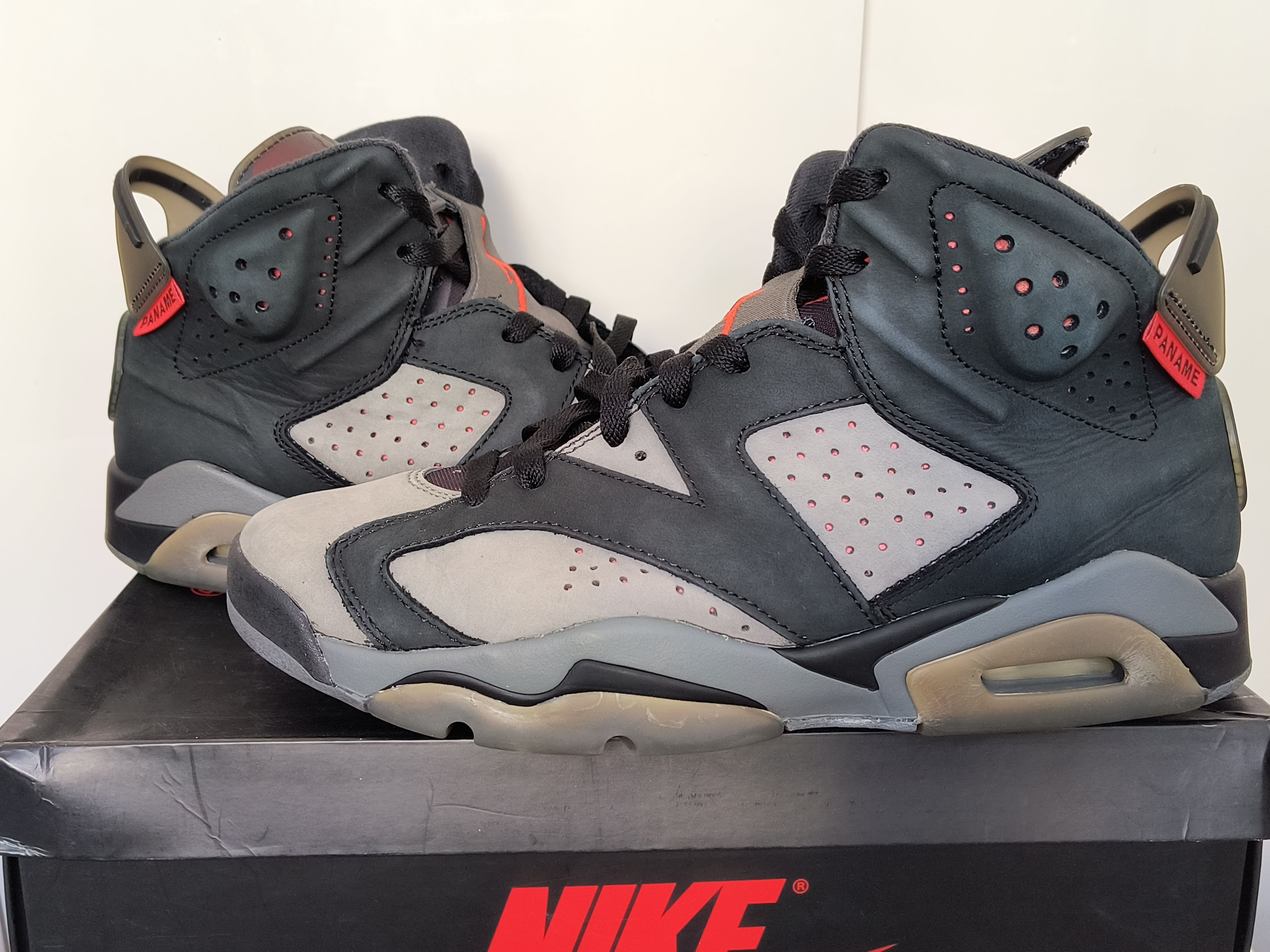 NIKE × PARIS SAINT GERMAIN AIR JORDAN 6 RETRO INFRARED