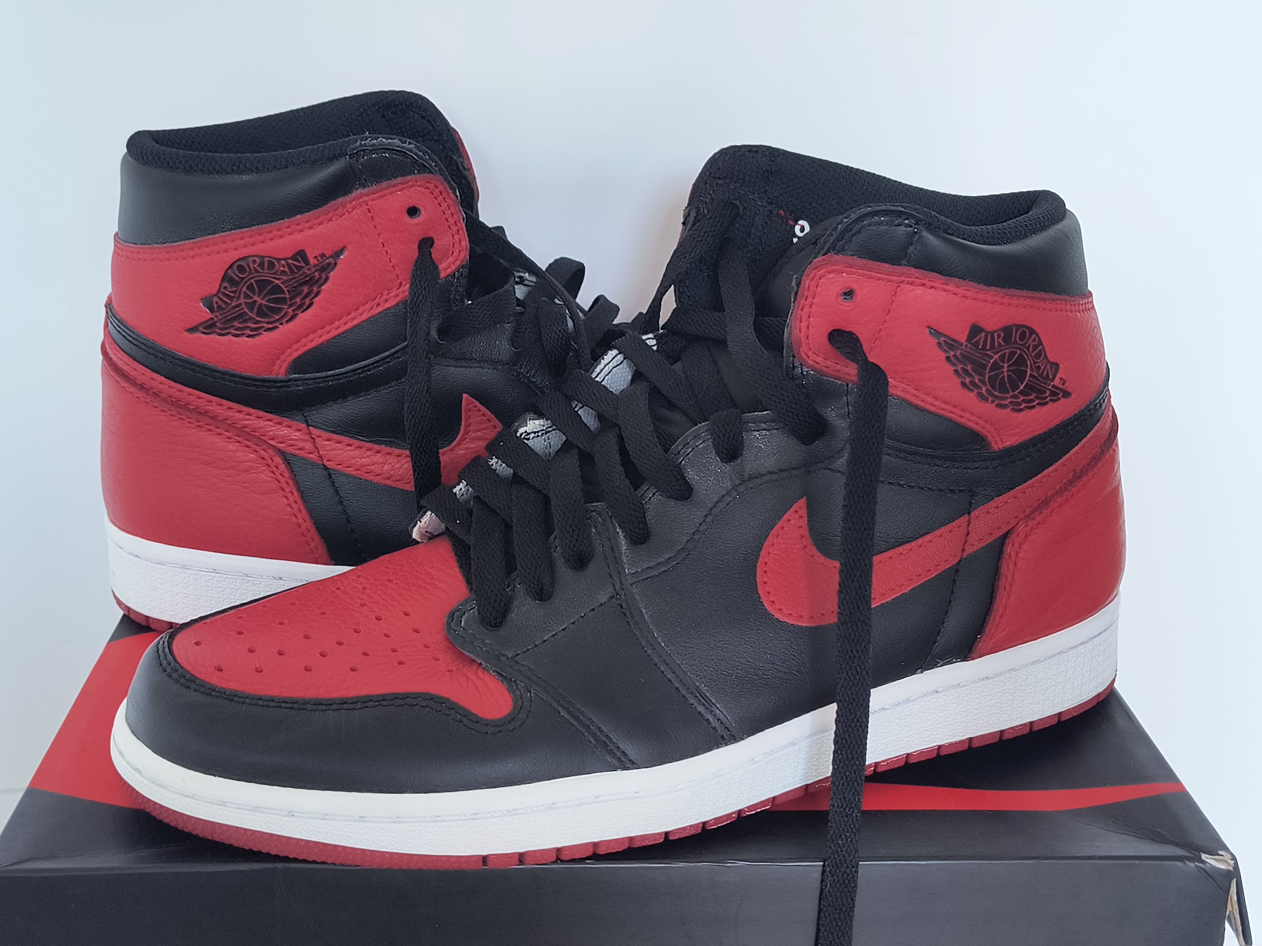 Nike Air Jordan 1 Retro High OG "Bred/Banned" (2016)