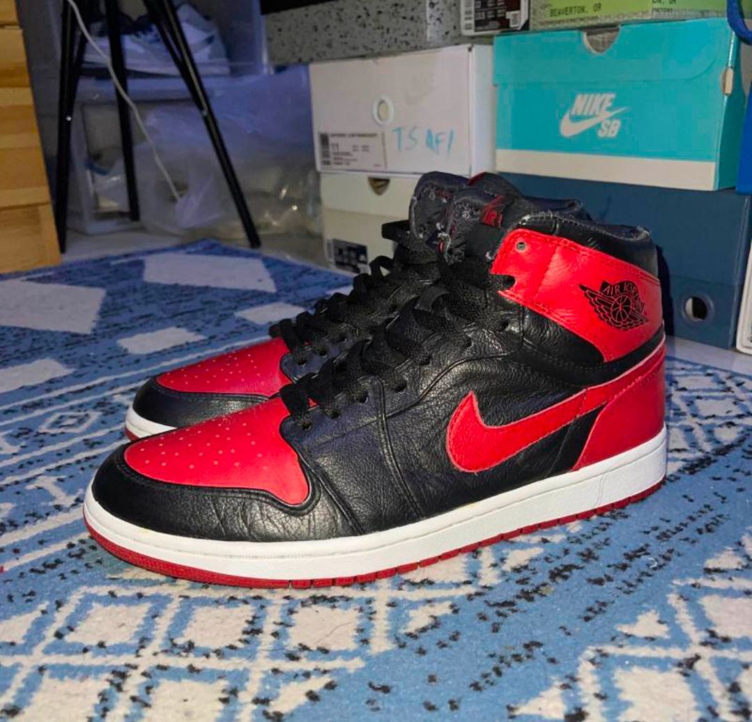 Nike Air Jordan 1 Retro High "Banned" (2011)