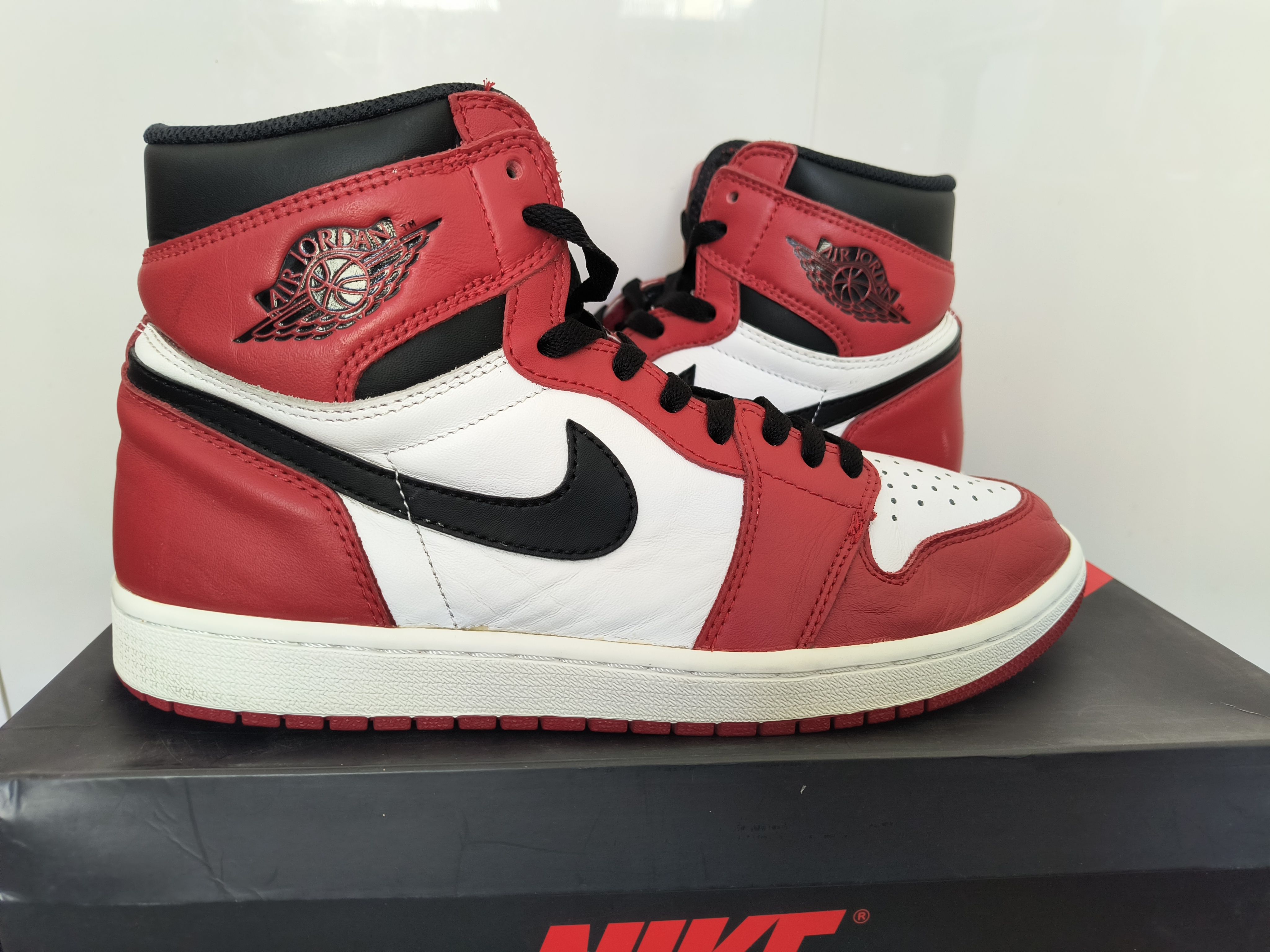 Nike Air Jordan 1 Retro High "Chicago" (2015)