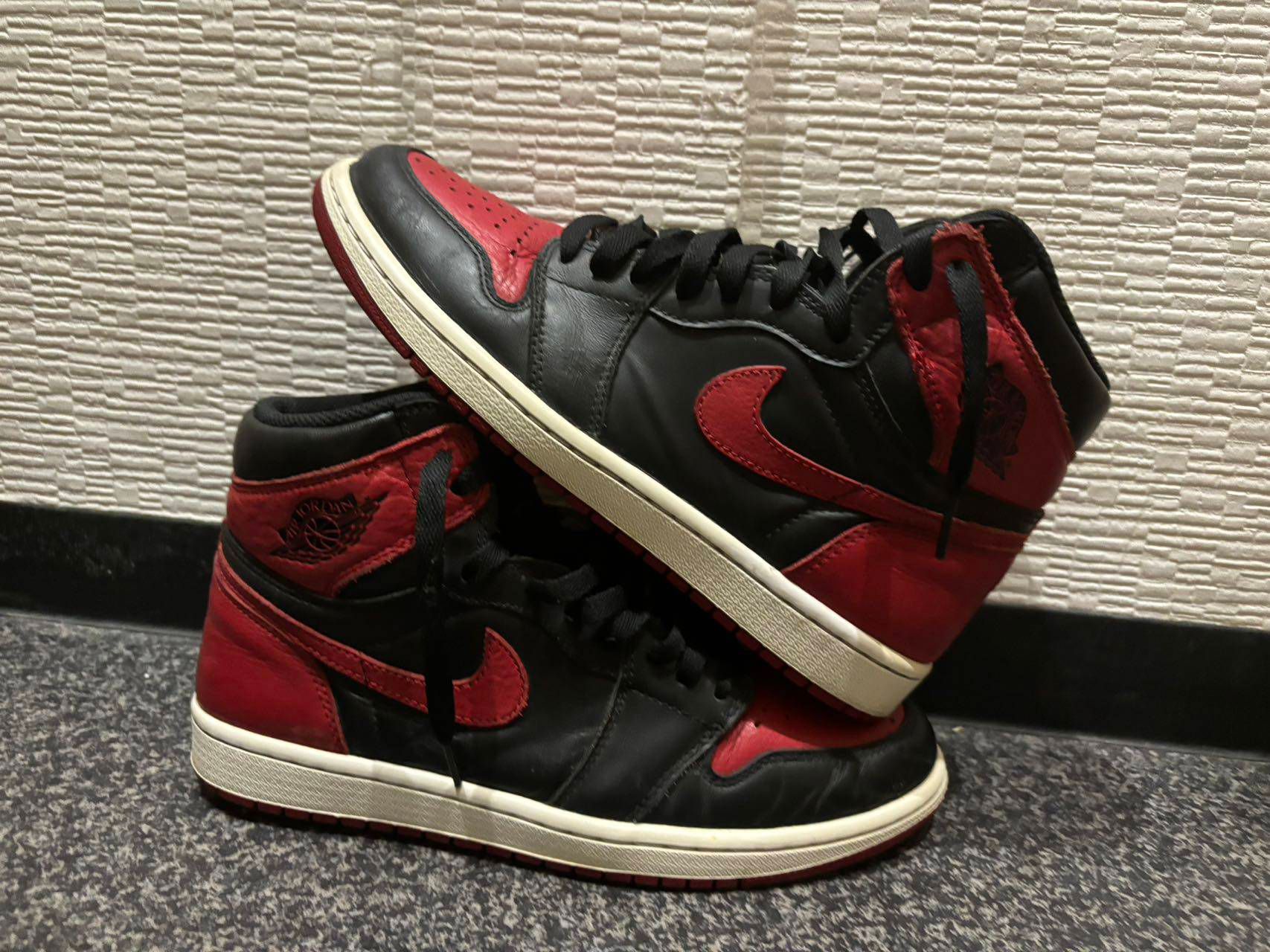 Nike Air Jordan 1 Retro High OG "Bred/Banned" (2016)