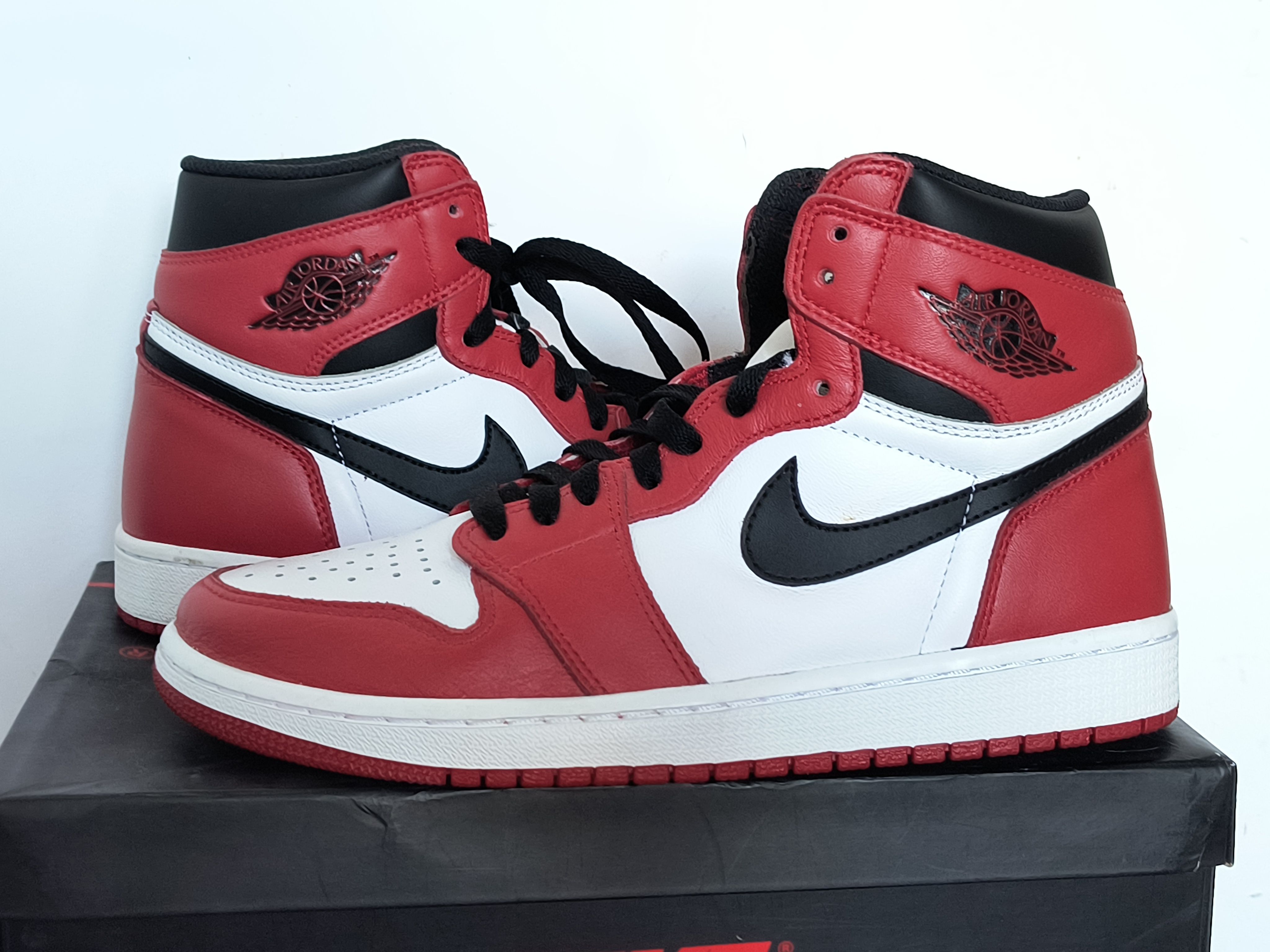 Nike Air Jordan 1 Retro High "Chicago" (2015)