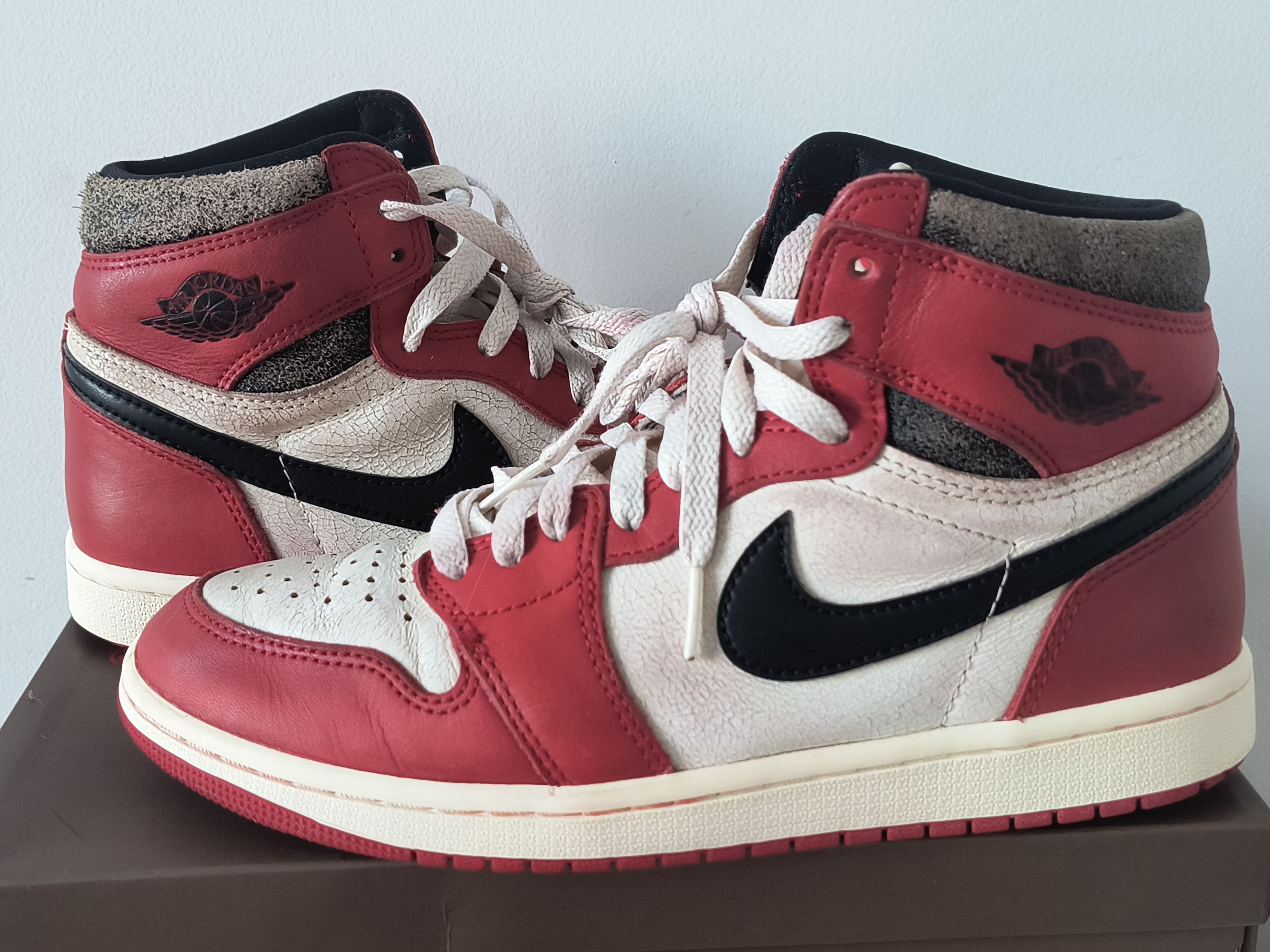 Nike Air Jordan 1 High OG "Lost & Found/Chicago"