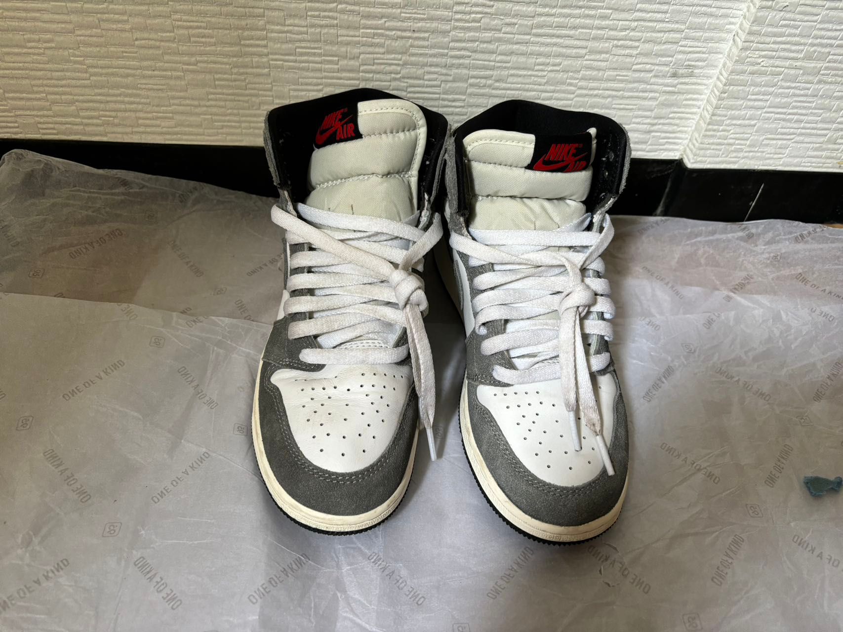 Nike GS Air Jordan 1 Retro High OG "Black and Smoke Grey"