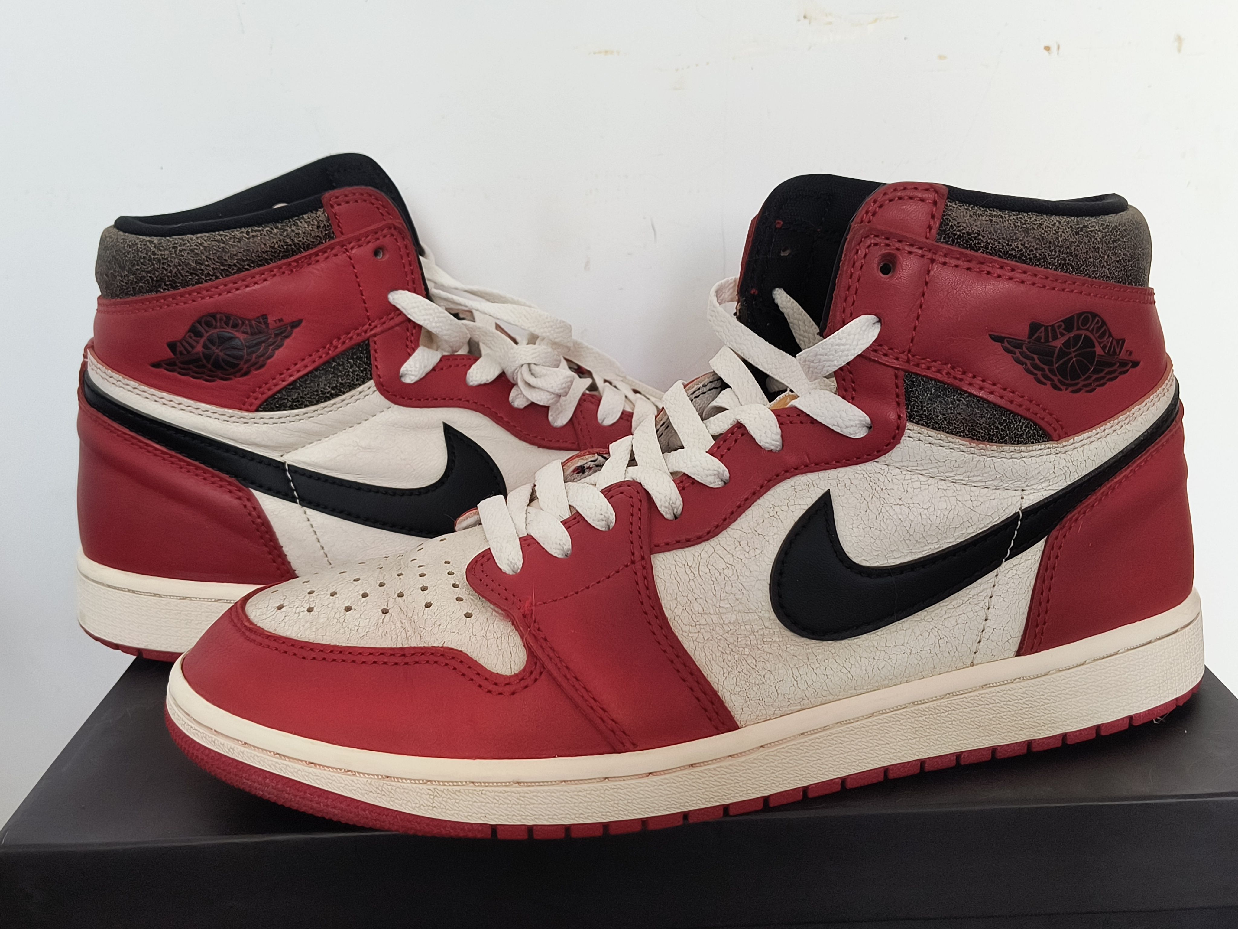 Nike Air Jordan 1 High OG "Lost & Found/Chicago"