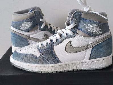 Nike Air Jordan 1 High OG "Hyper Royal"
