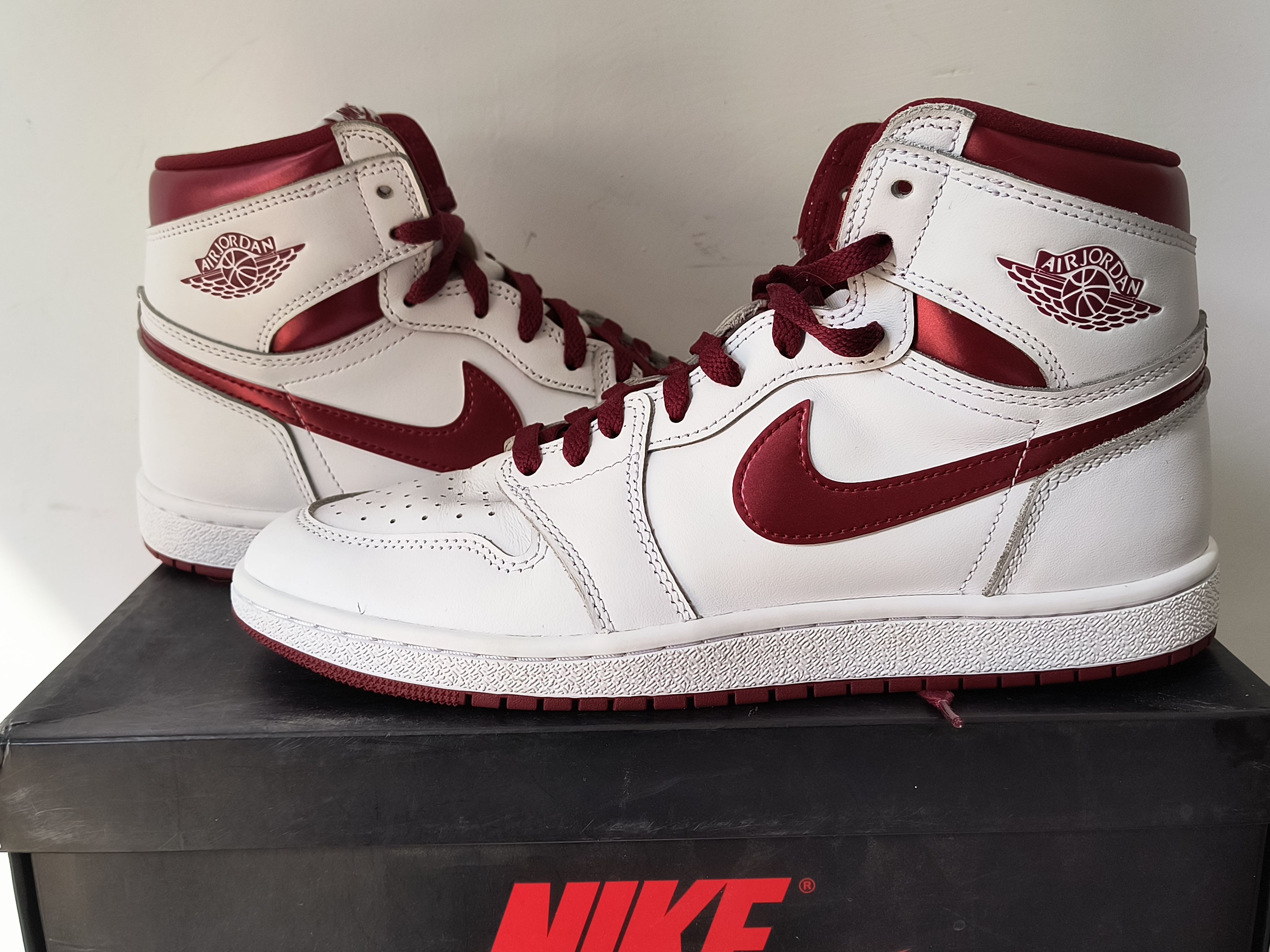 Nike Air Jordan 1 High '85 "Metallic Burgundy"