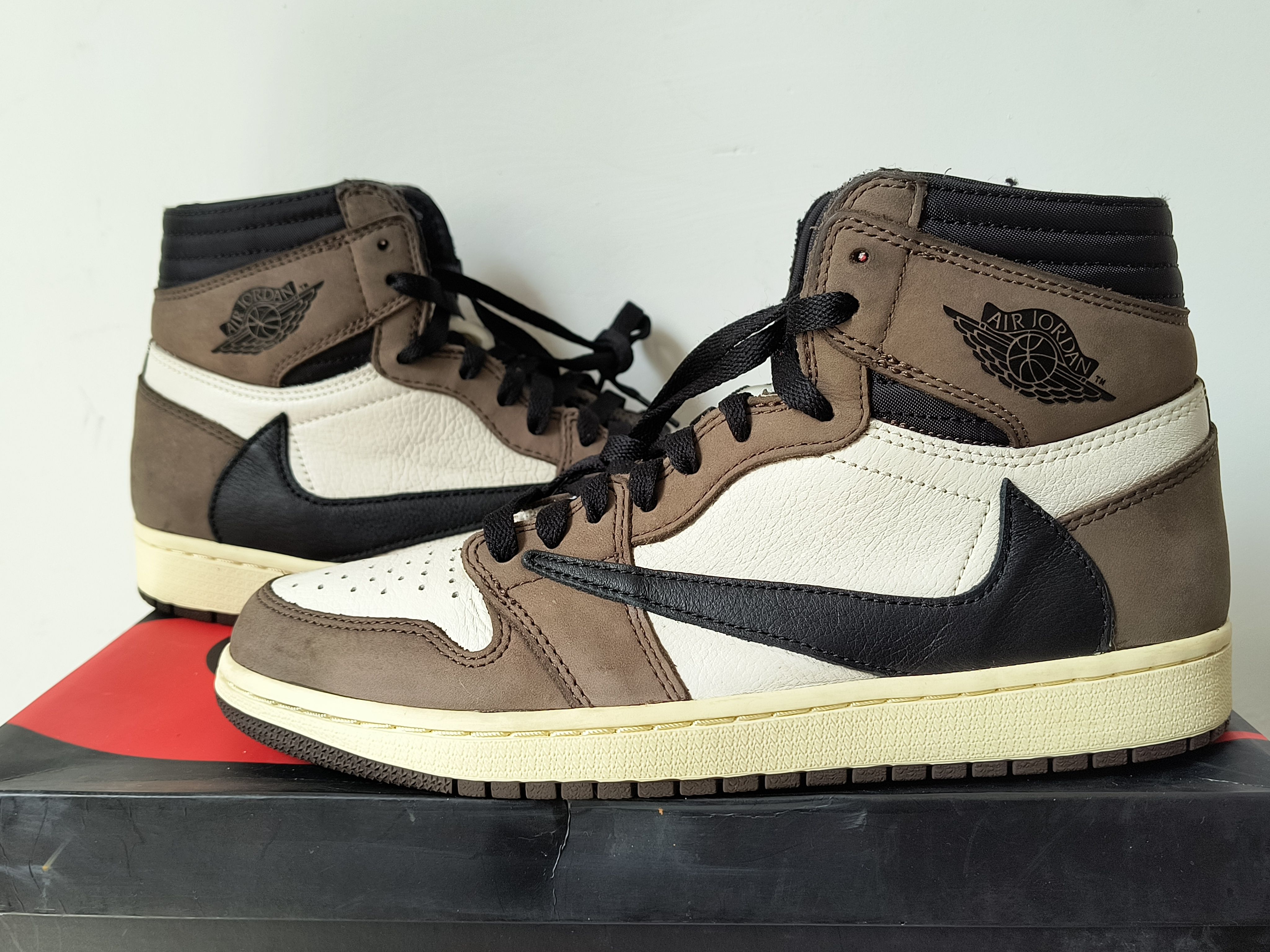 Travis Scott × Nike Air Jordan 1 Retro High OG TS SP "Sail/Dark Mocha"