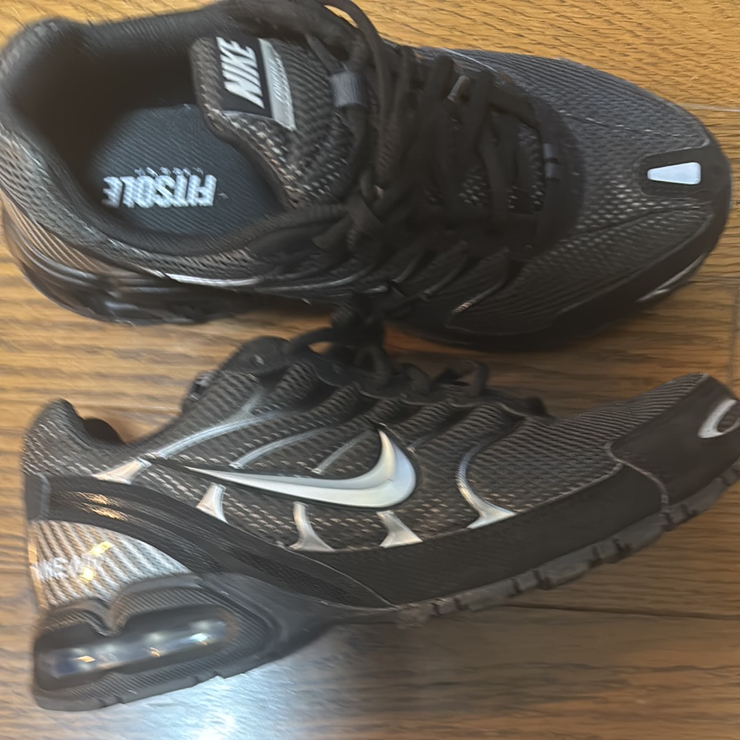 ナイキ エアマックストーチ4 "アンスラサイト/メタリックシルバー/ブラック"