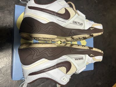 Travis Scott × Nike Zoom Field Jaxx "White and Light Chocolate"