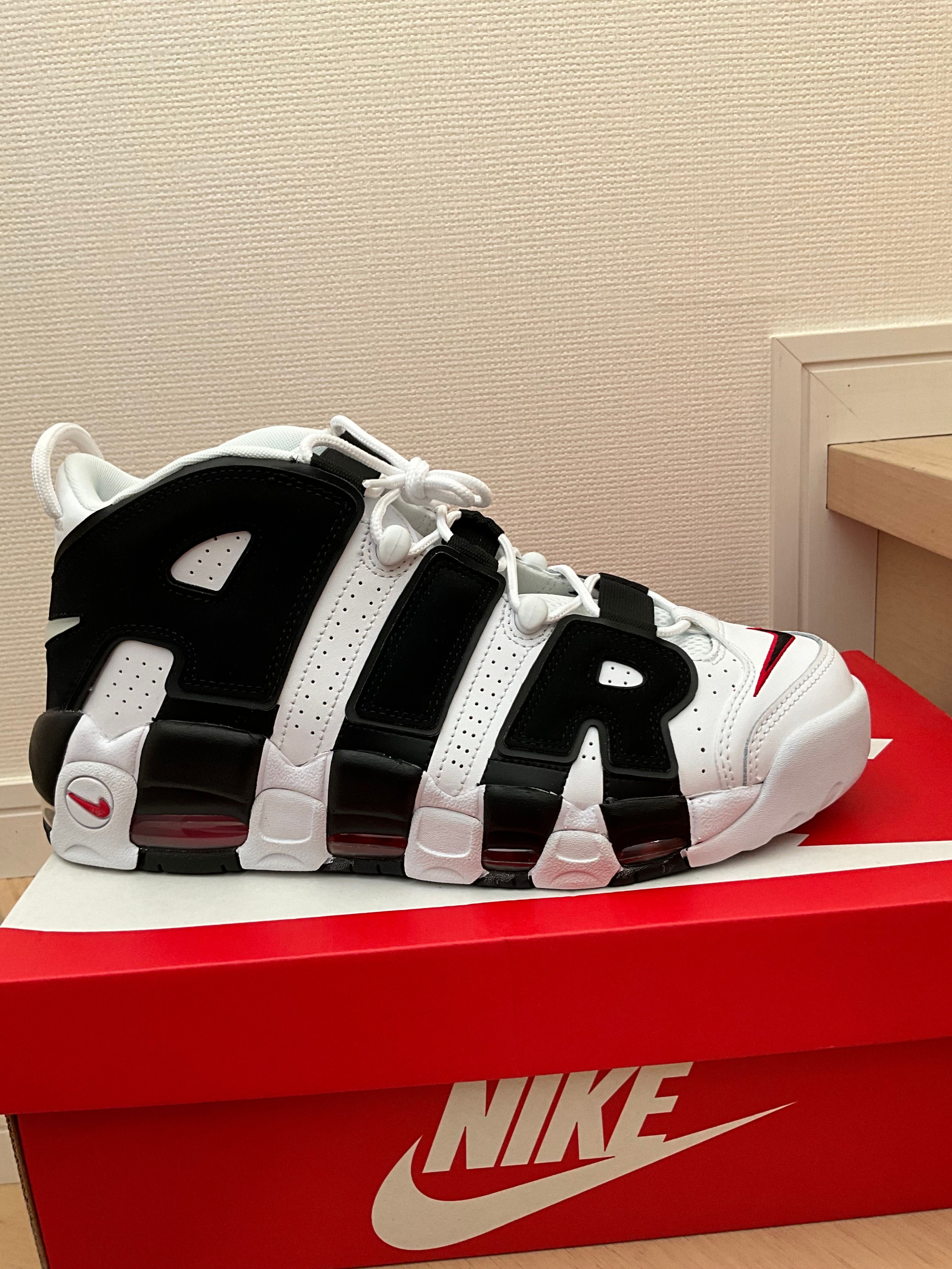 NIKE AIR MORE UPTEMPO "WHITE/BLACK/UNIVERSITY RED"(2020)