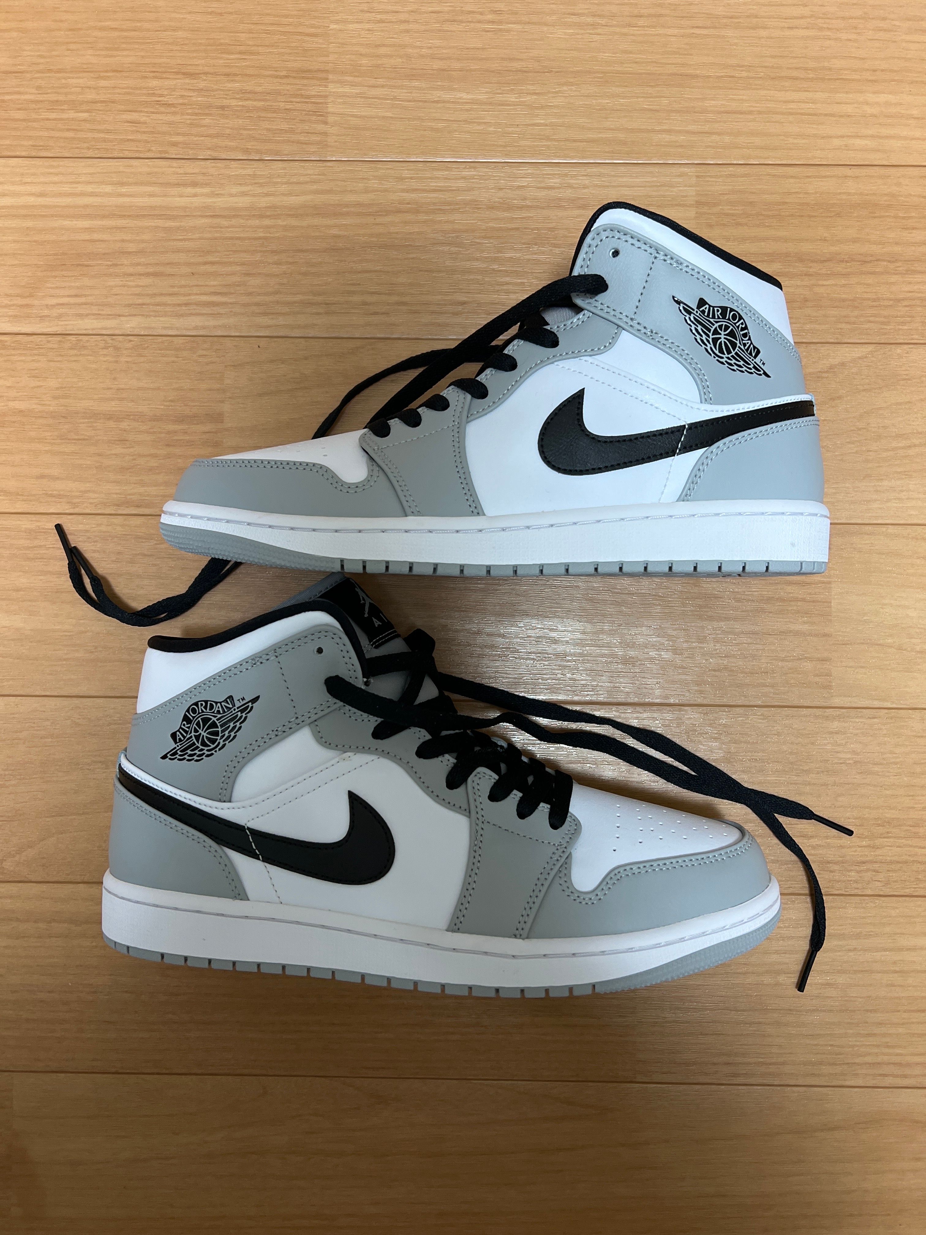 Nike Air Jordan 1 Mid "Light Smoke Grey/White/Black"
