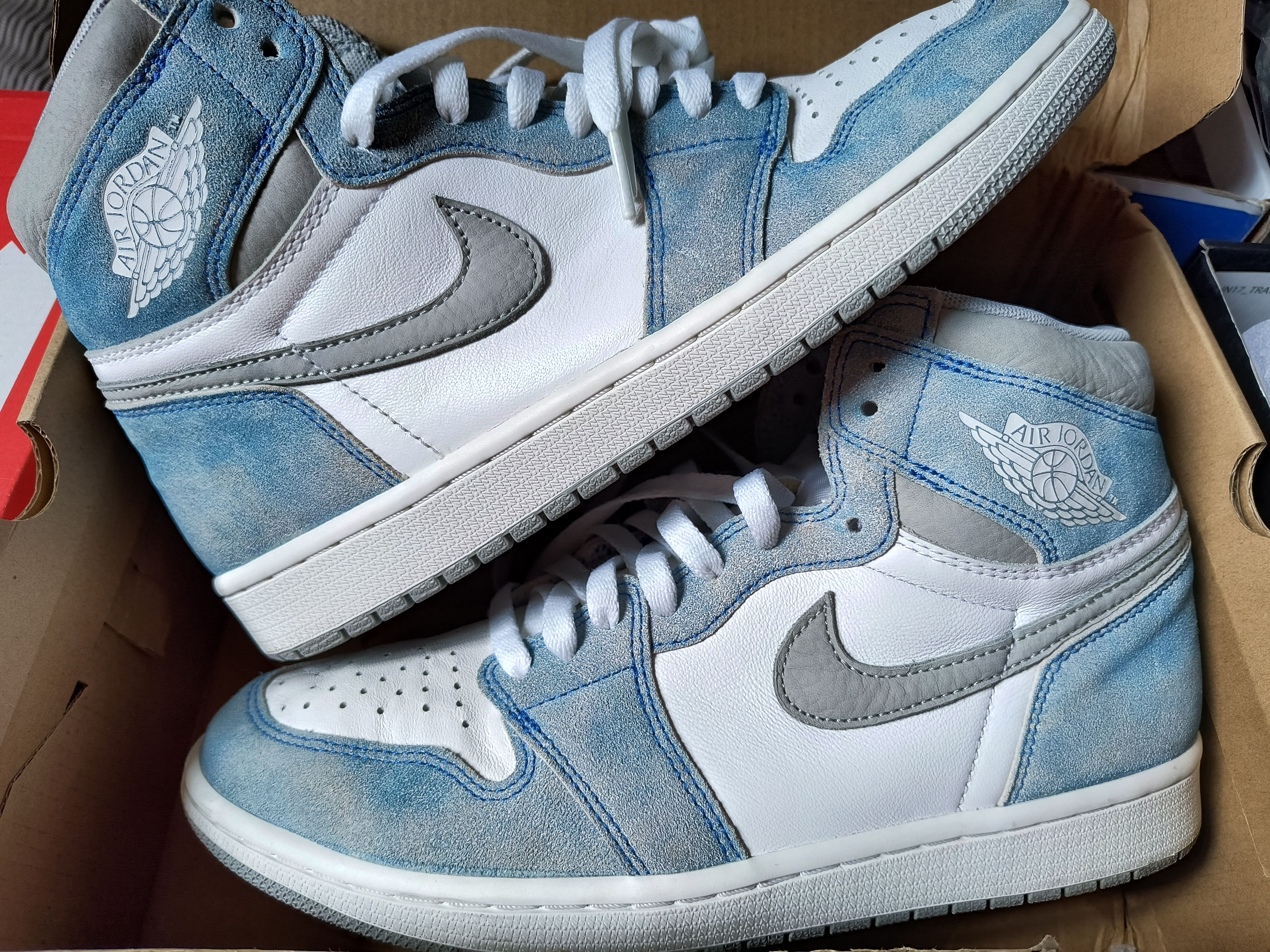 Nike Air Jordan 1 High OG "Hyper Royal"