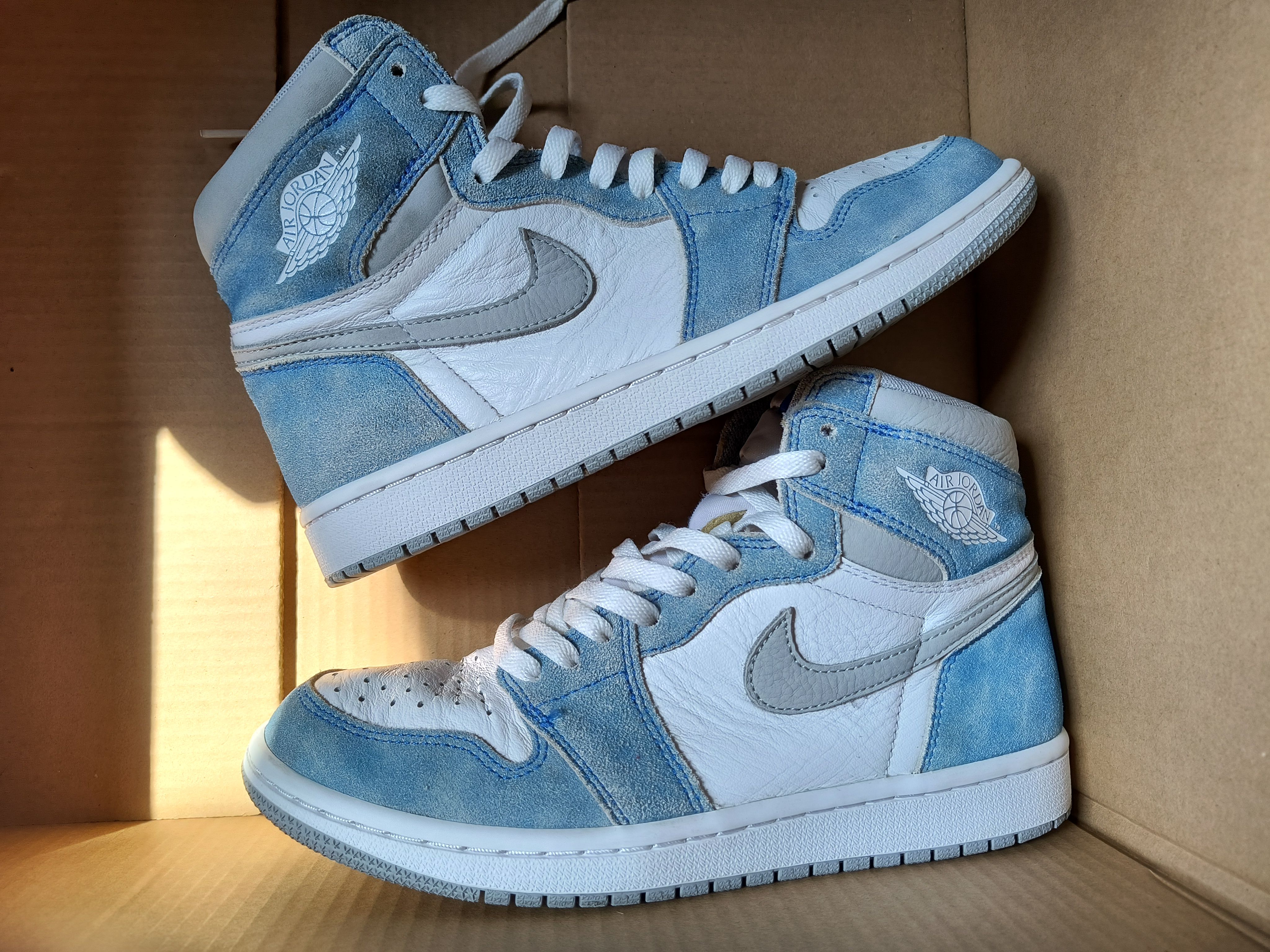 Nike Air Jordan 1 High OG "Hyper Royal"