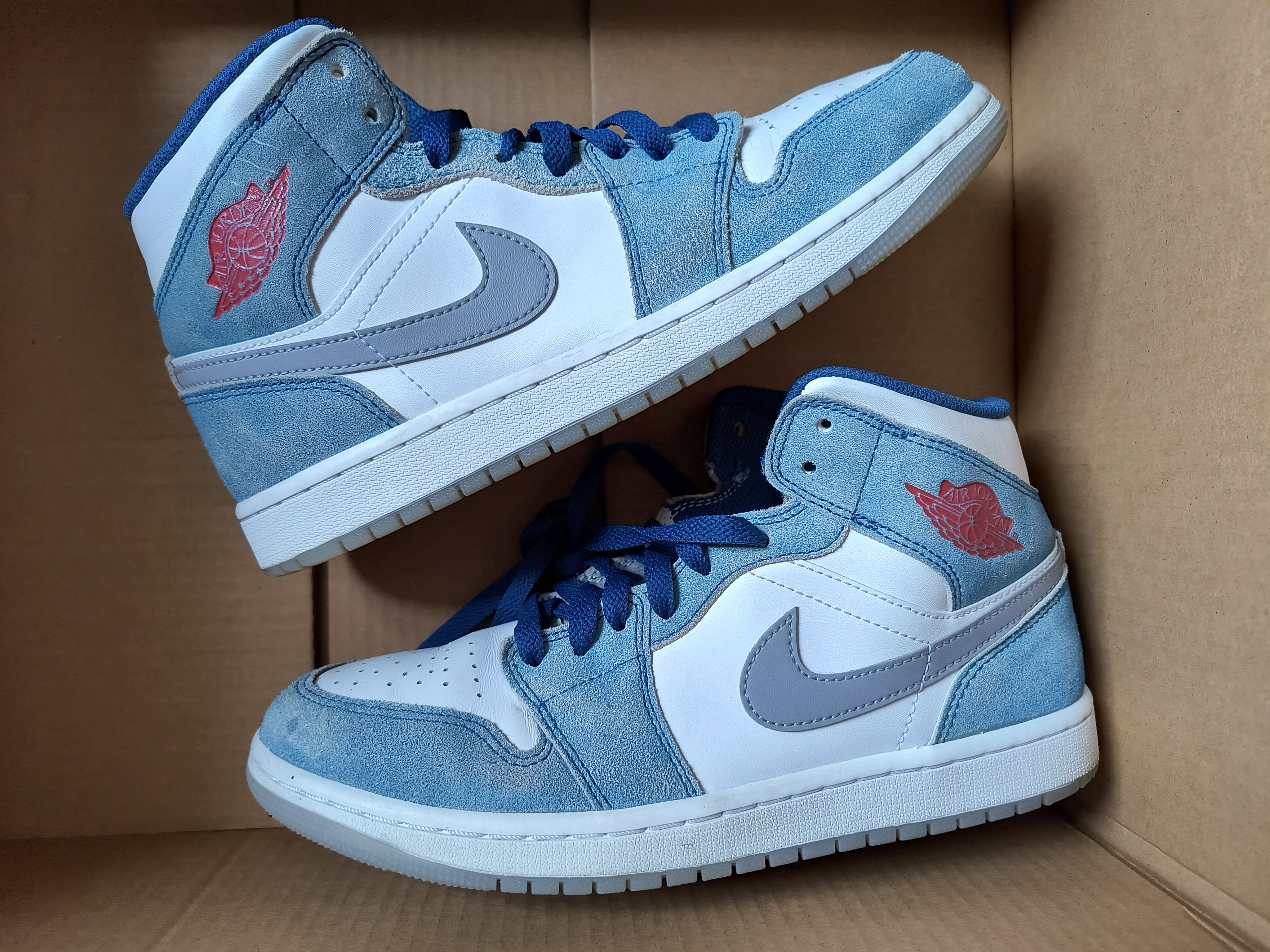 Nike Air Jordan 1 Mid SE "White/Hyper Royal/Red"