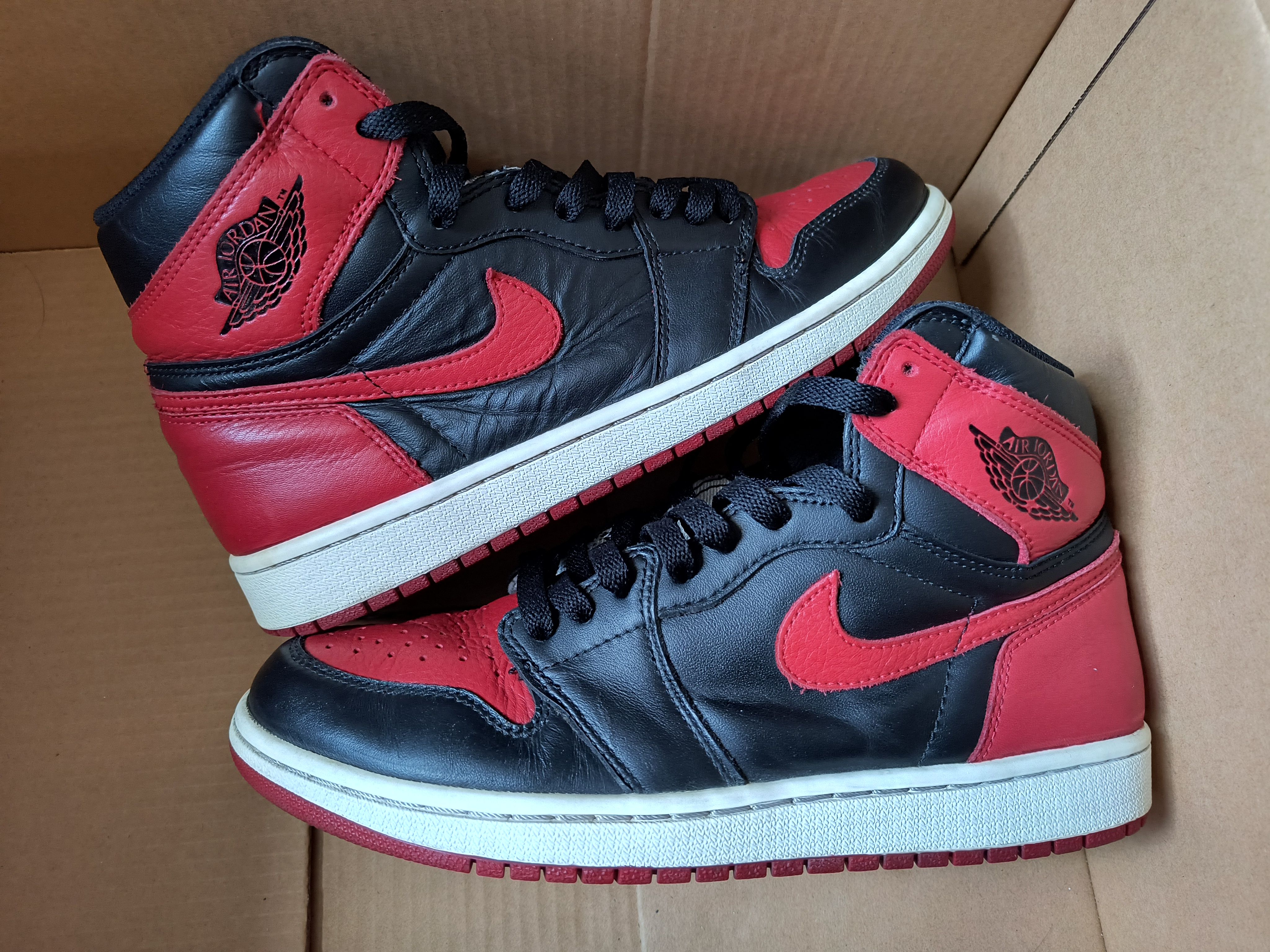 Nike Air Jordan 1 Retro High OG "Bred/Banned" (2016)