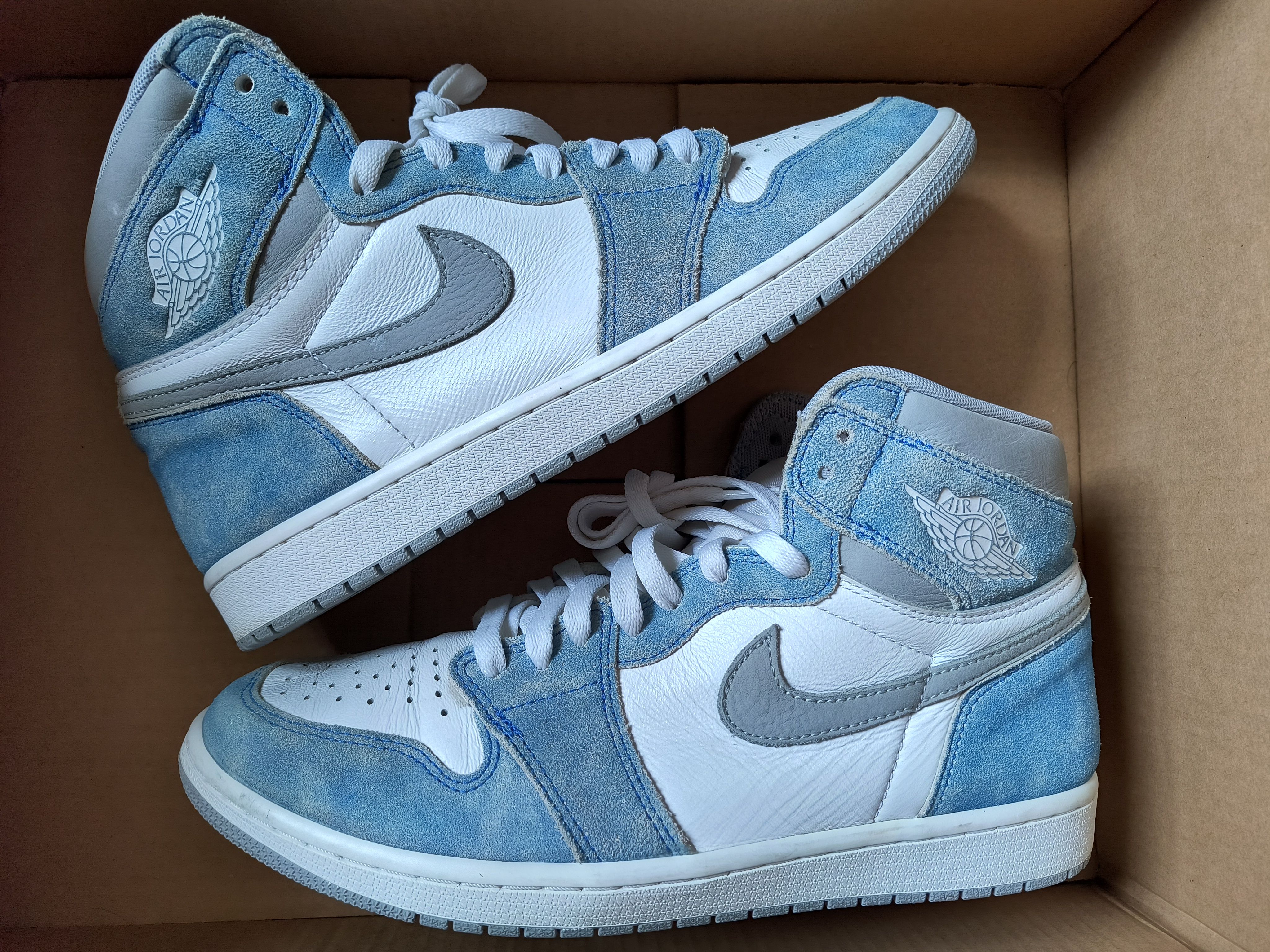 Nike Air Jordan 1 High OG "Hyper Royal"