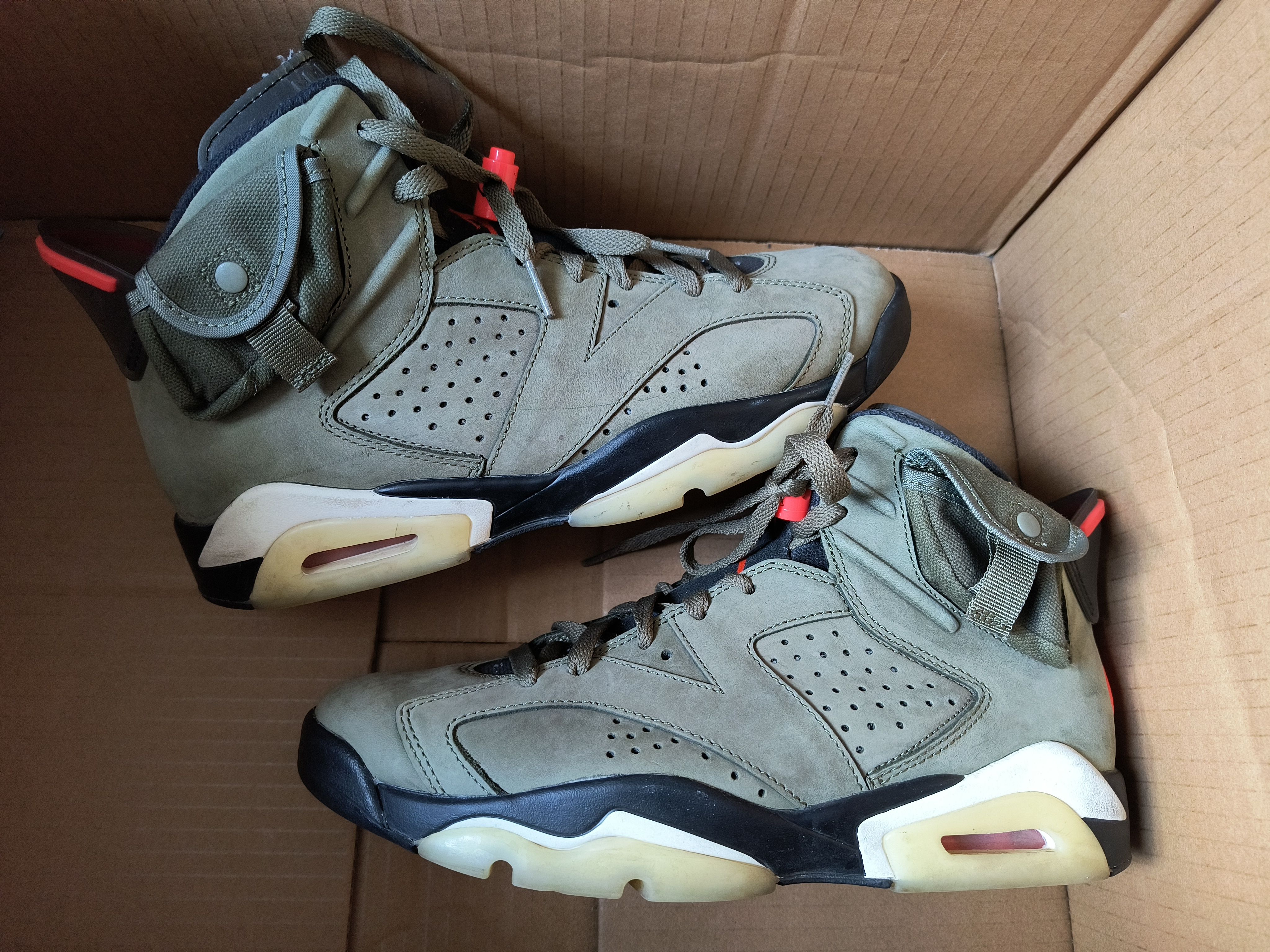 Travis Scott × Nike Air Jordan 6 Retro "Medium Olive"