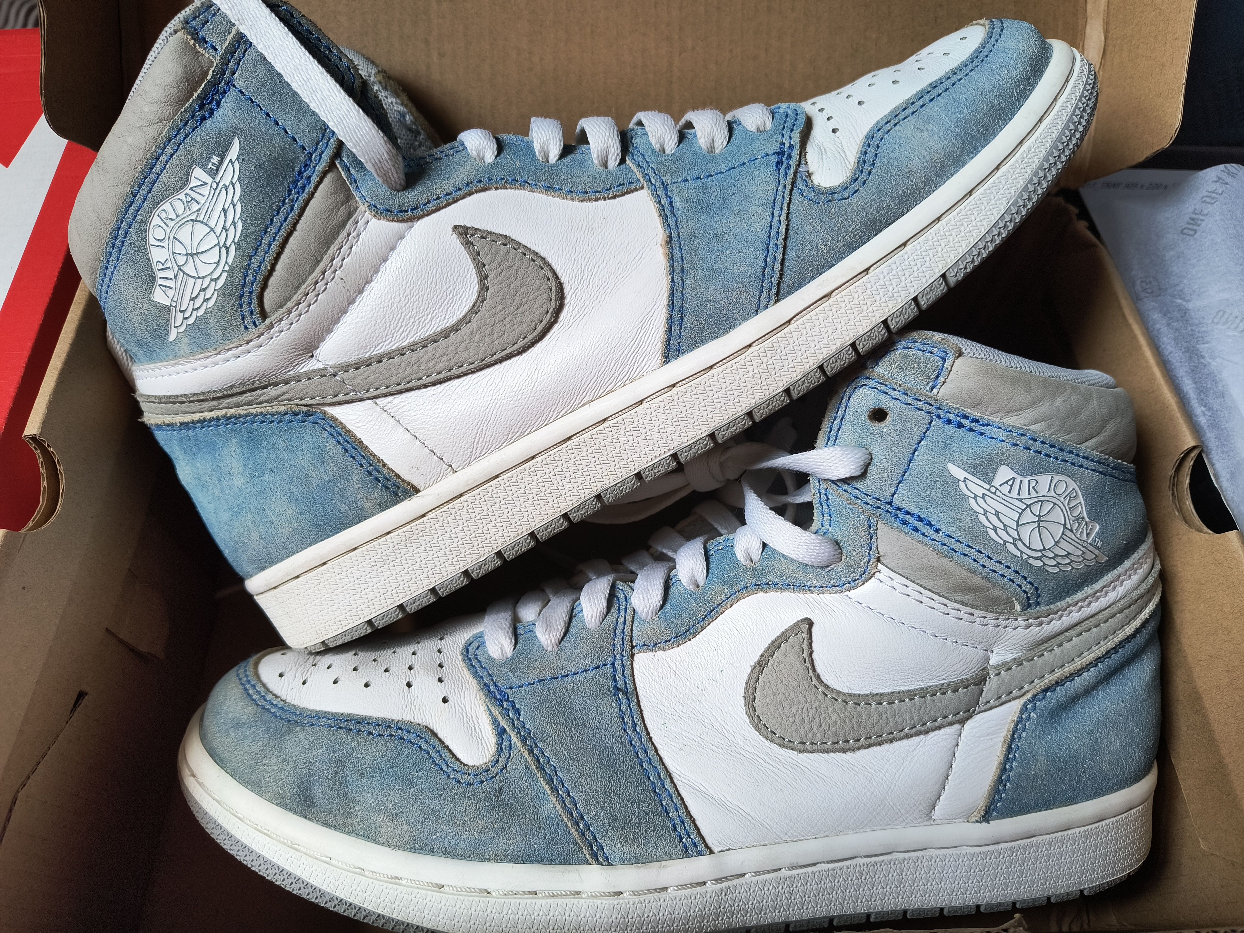 Nike Air Jordan 1 High OG "Hyper Royal"