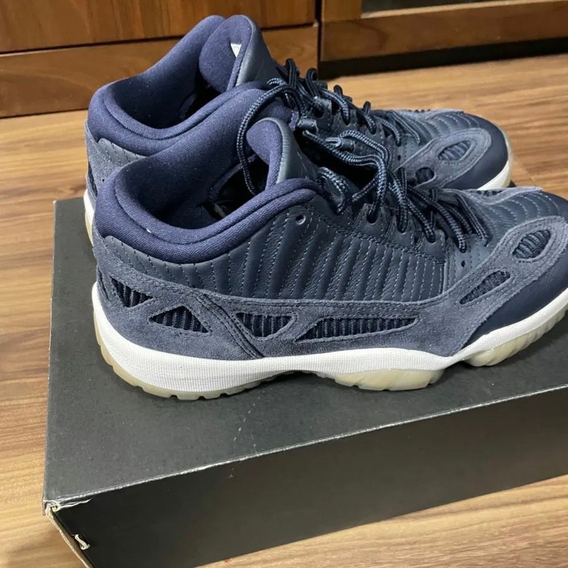 NIKE AIR JORDAN 11 RETRO LOW IE "OBSIDIAN"