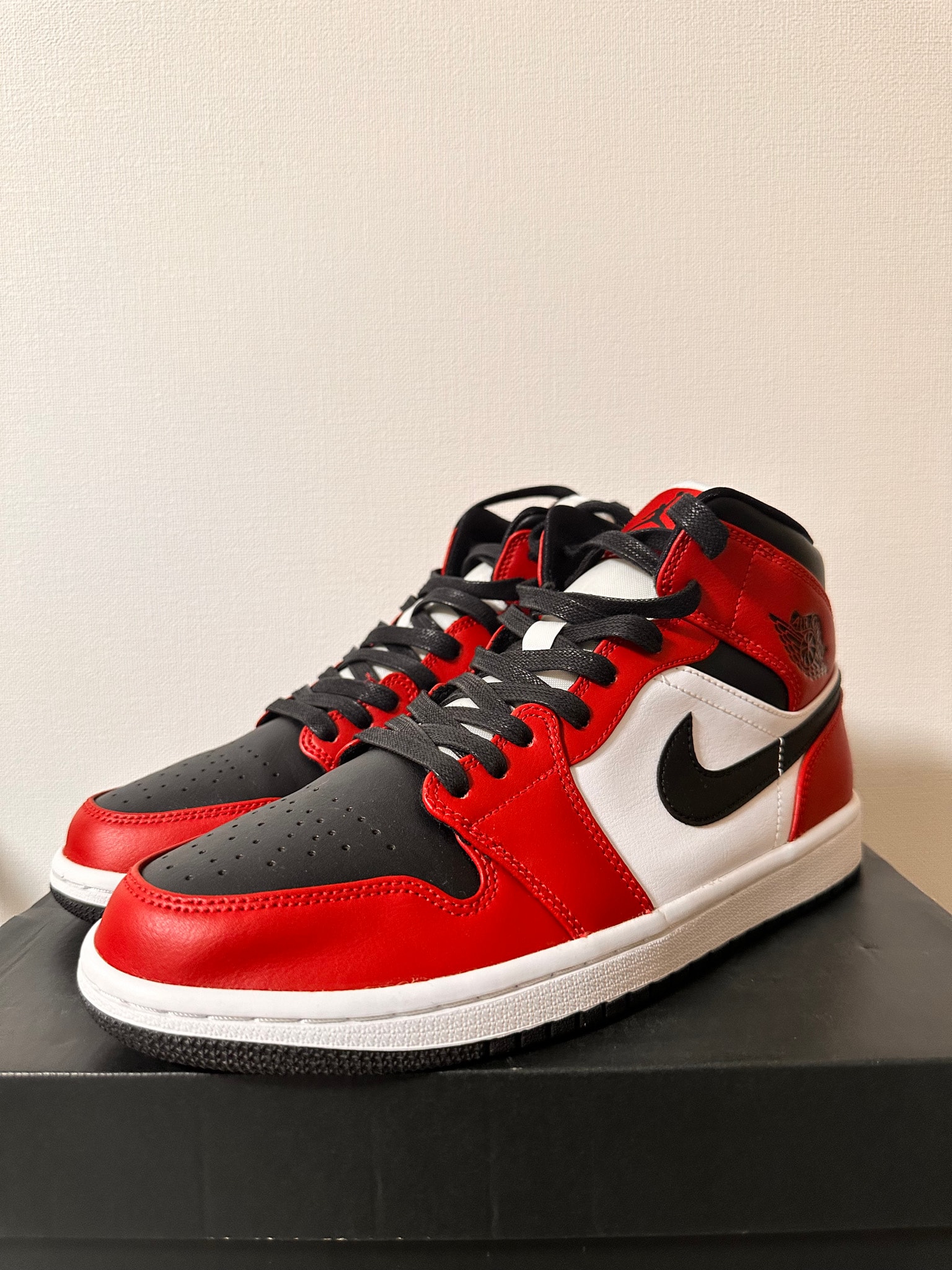 Nike Air Jordan 1 Mid "Chicago Black Toe"